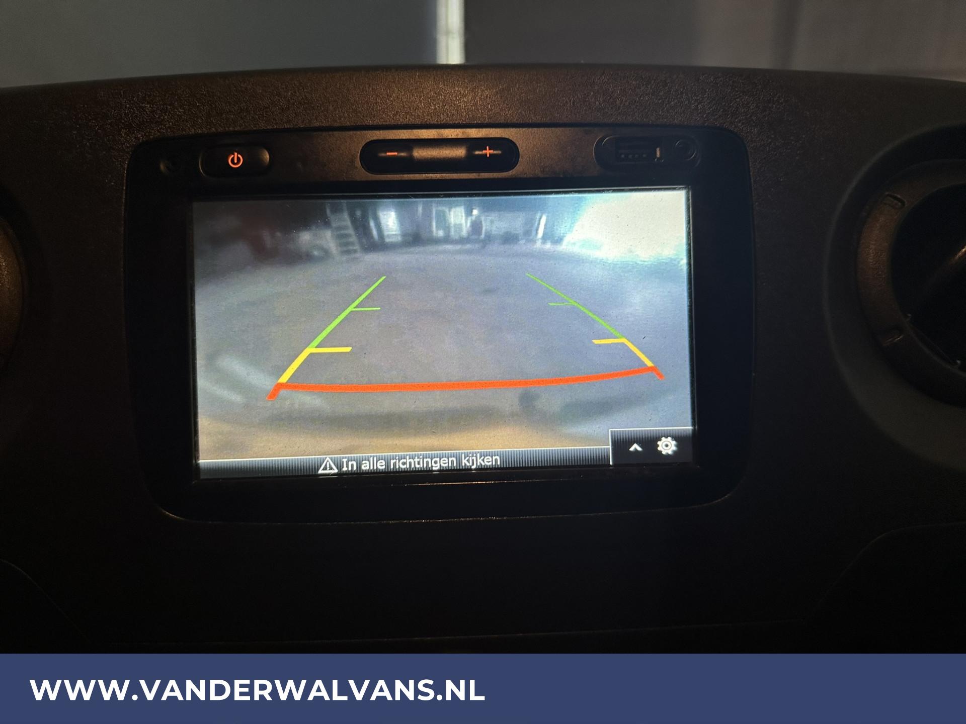 Foto 2 van Opel Movano 2.3 CDTI BiTurbo 145pk L2H2 Euro6 Airco | Imperiaal | Navigatie | Camera