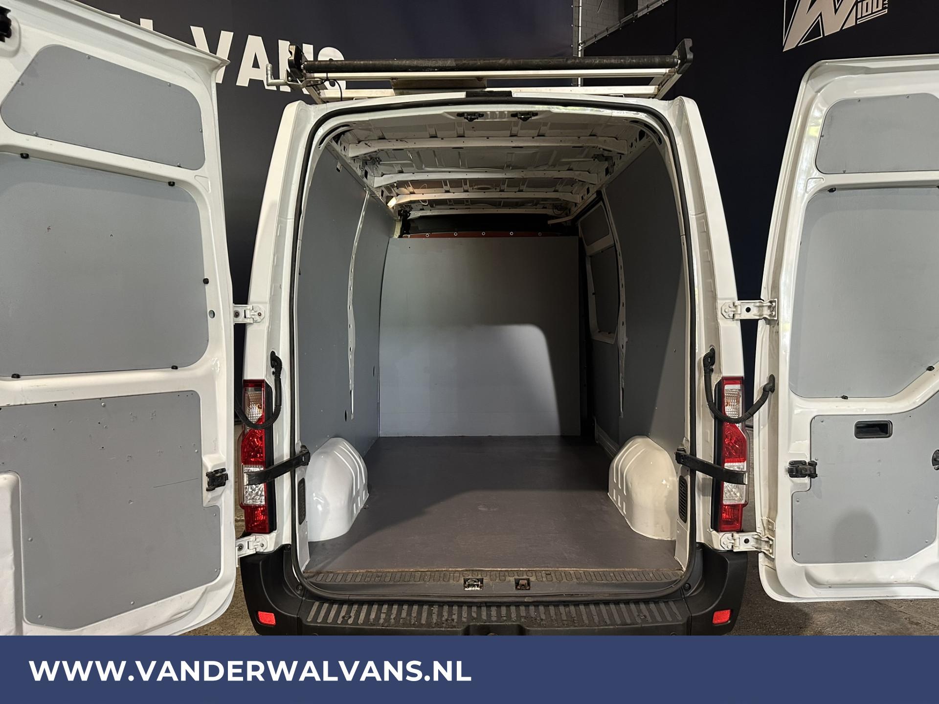 Foto 3 van Opel Movano 2.3 CDTI BiTurbo 145pk L2H2 Euro6 Airco | Imperiaal | Navigatie | Camera