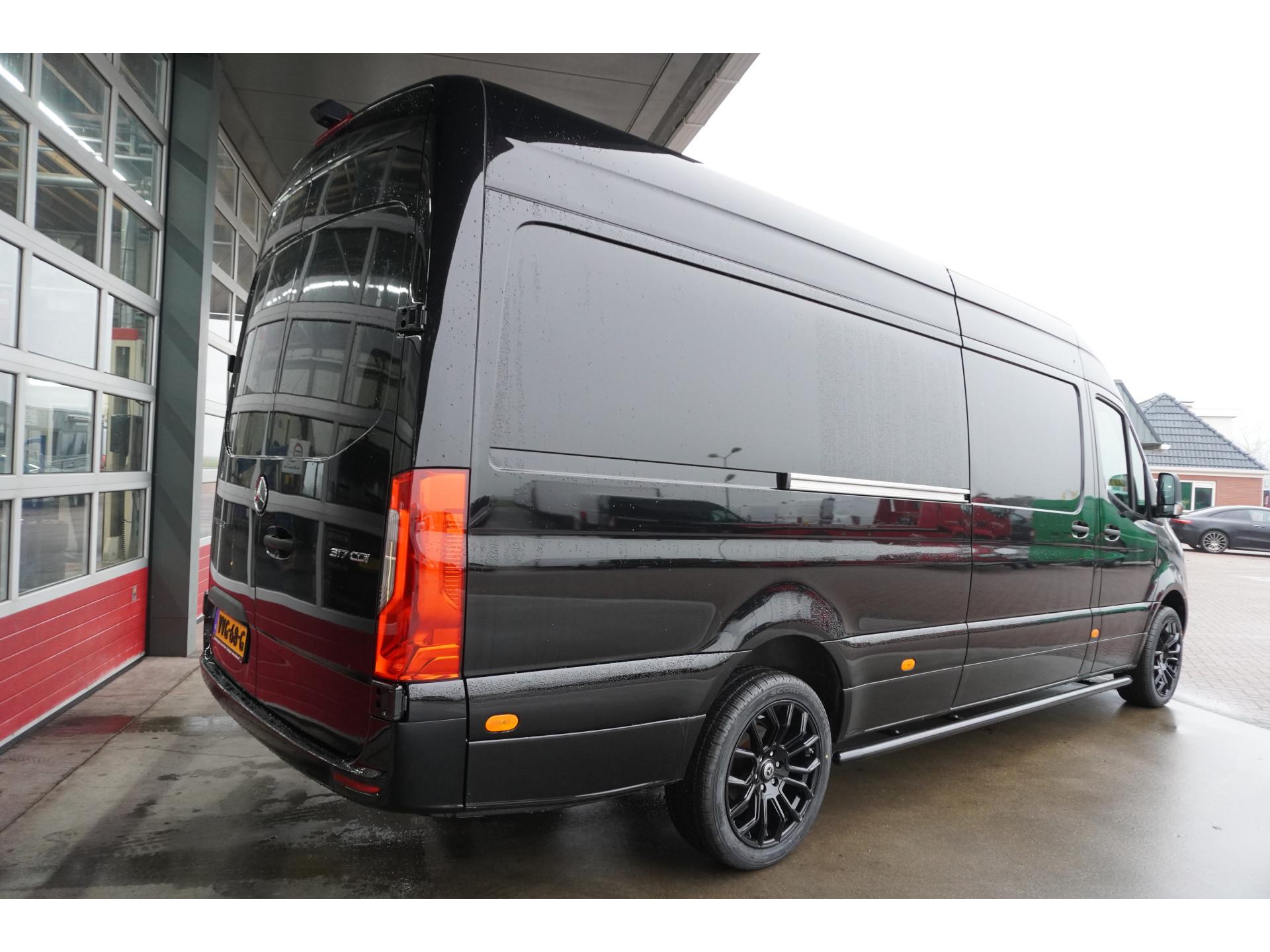 Foto 2 van Mercedes-Benz Sprinter 317 CDI 170PK L3H2 RWD Automaat
