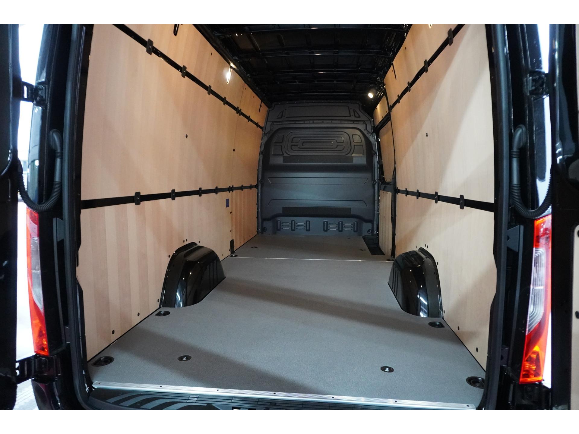 Foto 5 van Mercedes-Benz Sprinter 317 CDI 170PK L3H2 RWD Automaat