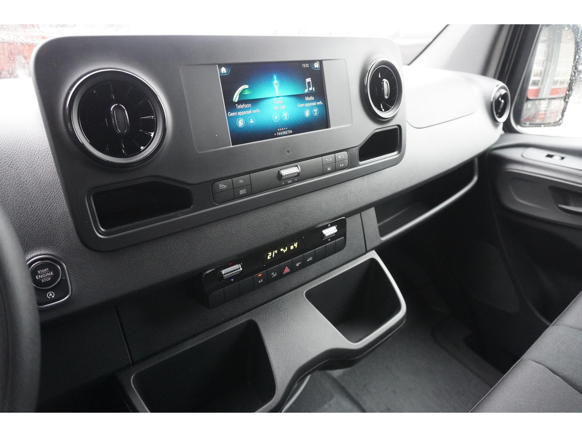 Foto 9 van Mercedes-Benz Sprinter 317 CDI 170PK L3H2 RWD Automaat