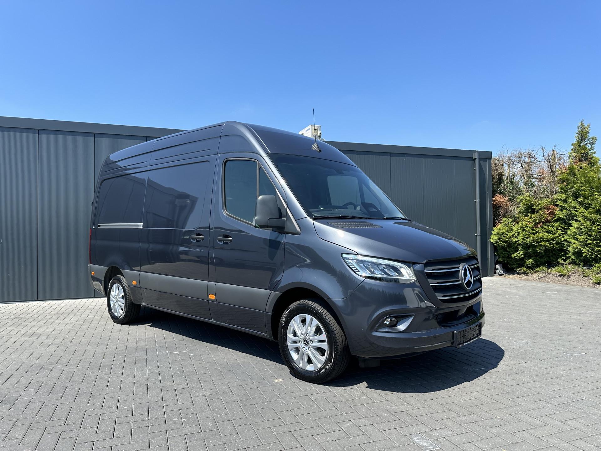 Foto 4 van Mercedes-Benz Sprinter 317 CDI 170 PK 9G AUTOMAAT / 2024 FACELIFT MODEL !! / L2H2 / 3.5 TONS TREKHAAK / CAMERA / LED / APPLE CARPLAY