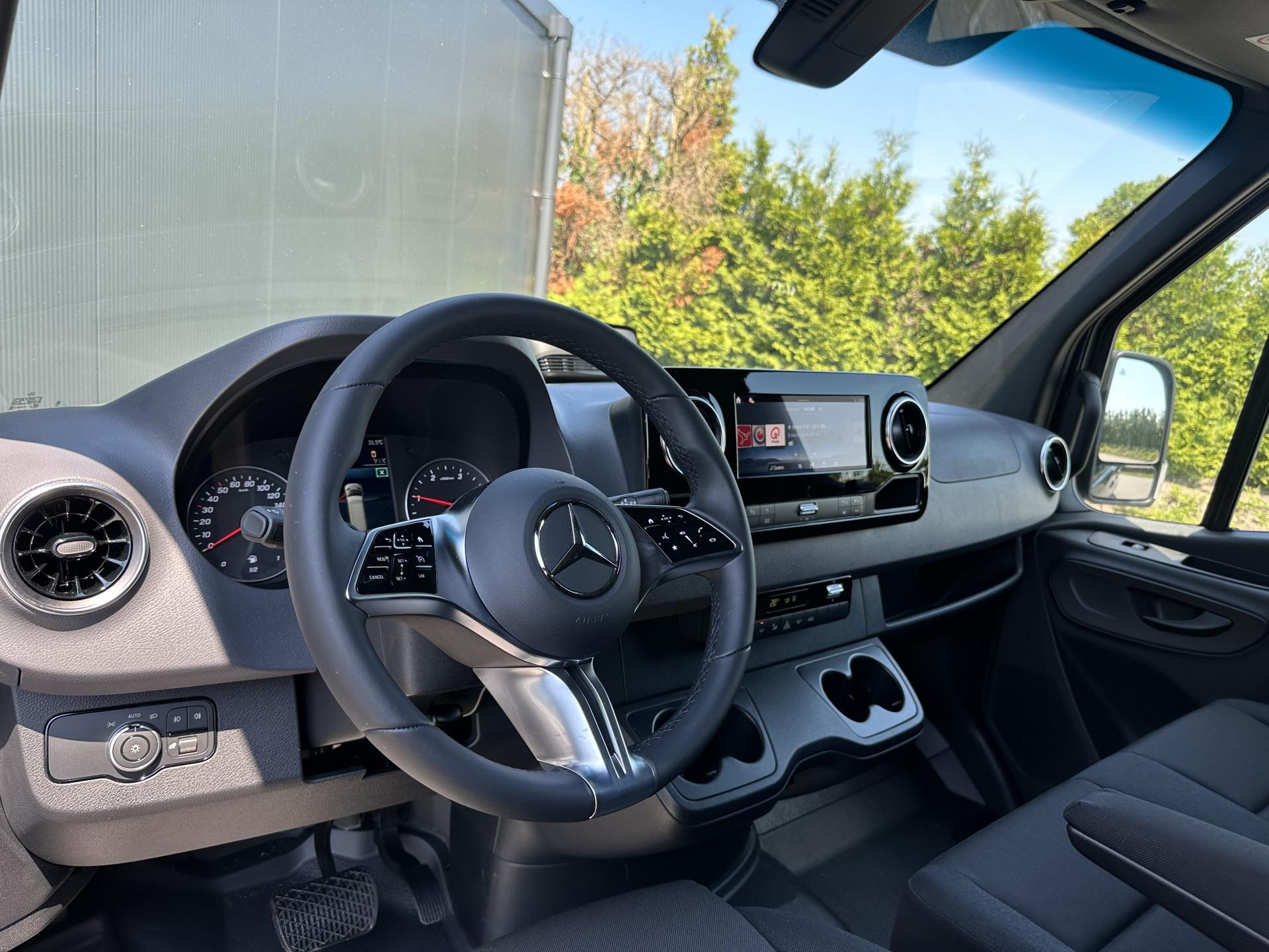 Foto 7 van Mercedes-Benz Sprinter 317 CDI 170 PK 9G AUTOMAAT / 2024 FACELIFT MODEL !! / L2H2 / 3.5 TONS TREKHAAK / CAMERA / LED / APPLE CARPLAY