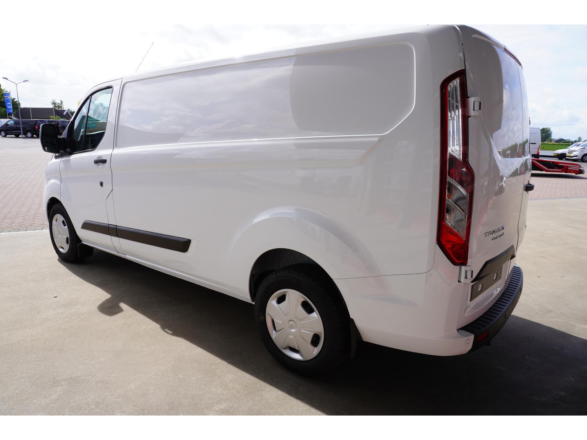 Foto 6 van Ford Transit Custom 340L 2.0 TDCI 130PK L2H1 Trend Automaat