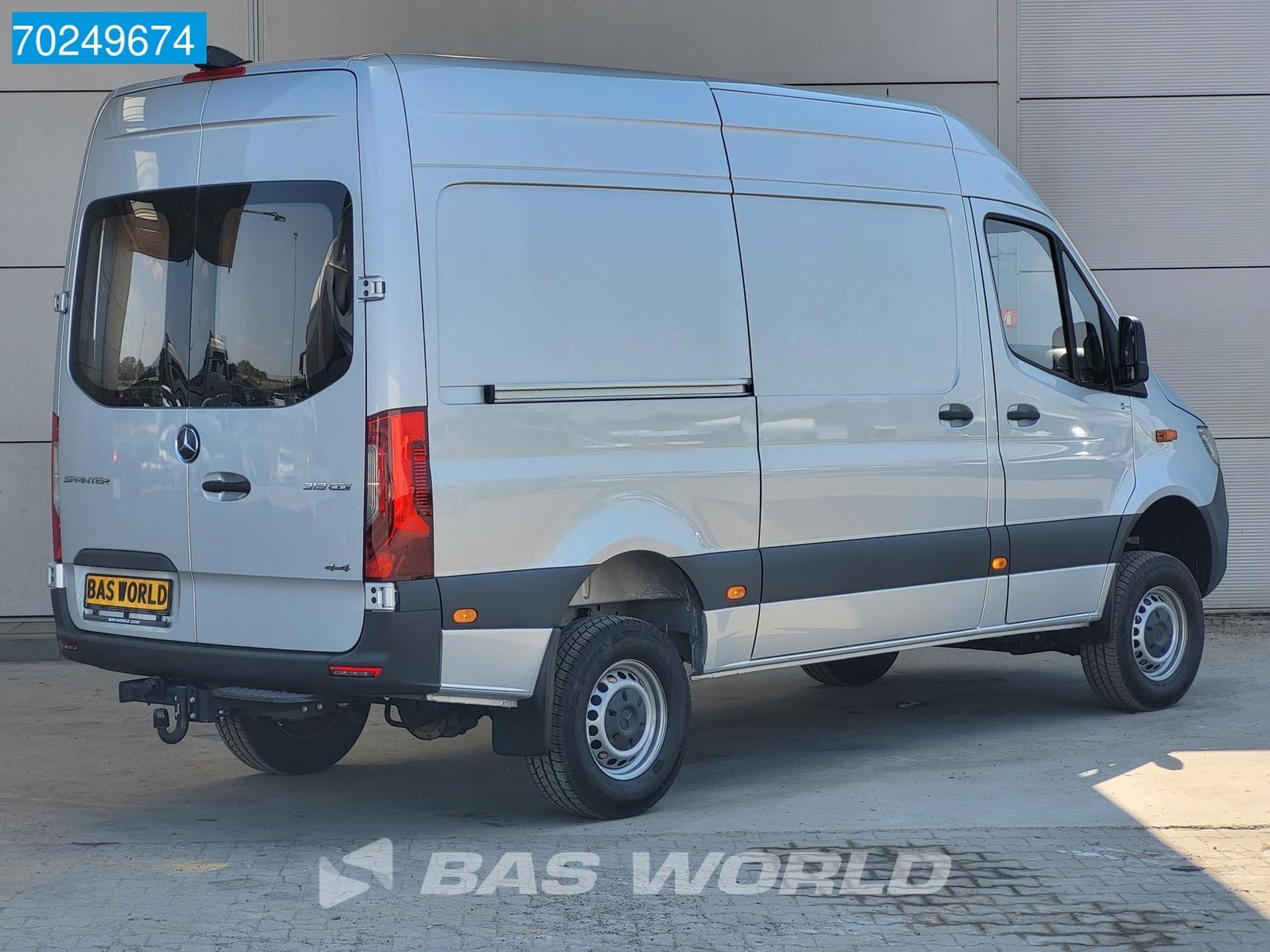 Foto 5 van Mercedes-Benz Sprinter 319 CDI Automaat 4x4 L2H2 LED Camera Trekhaak Standkachel Airco Cruise Allrad 4wd Camper basis 11m3 Airco Trekhaak Cruise contro