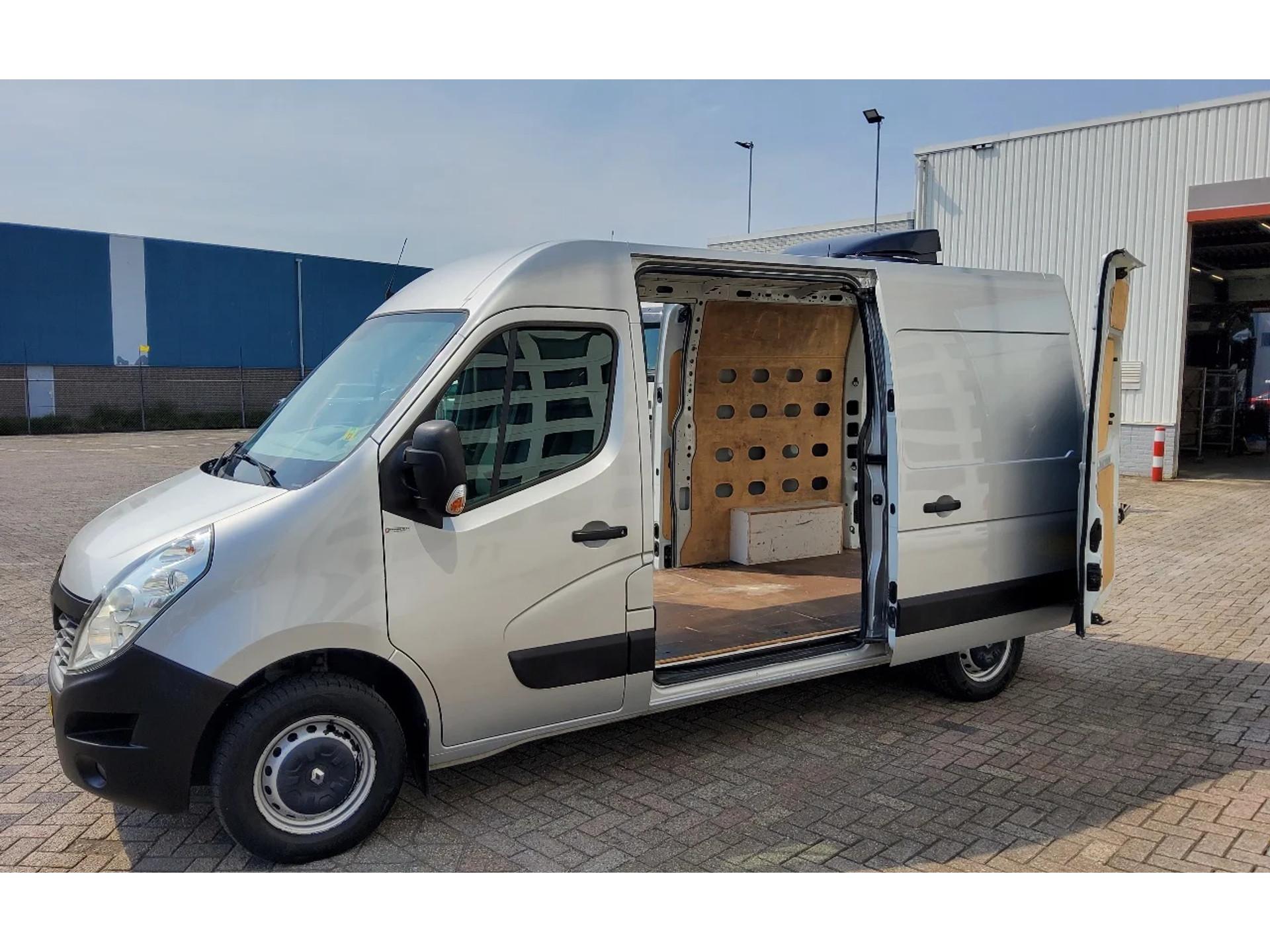 Foto 2 van Renault Master 145.35 EURO 6 L2H2 GESLOTEN GRIJS - V-726-JN