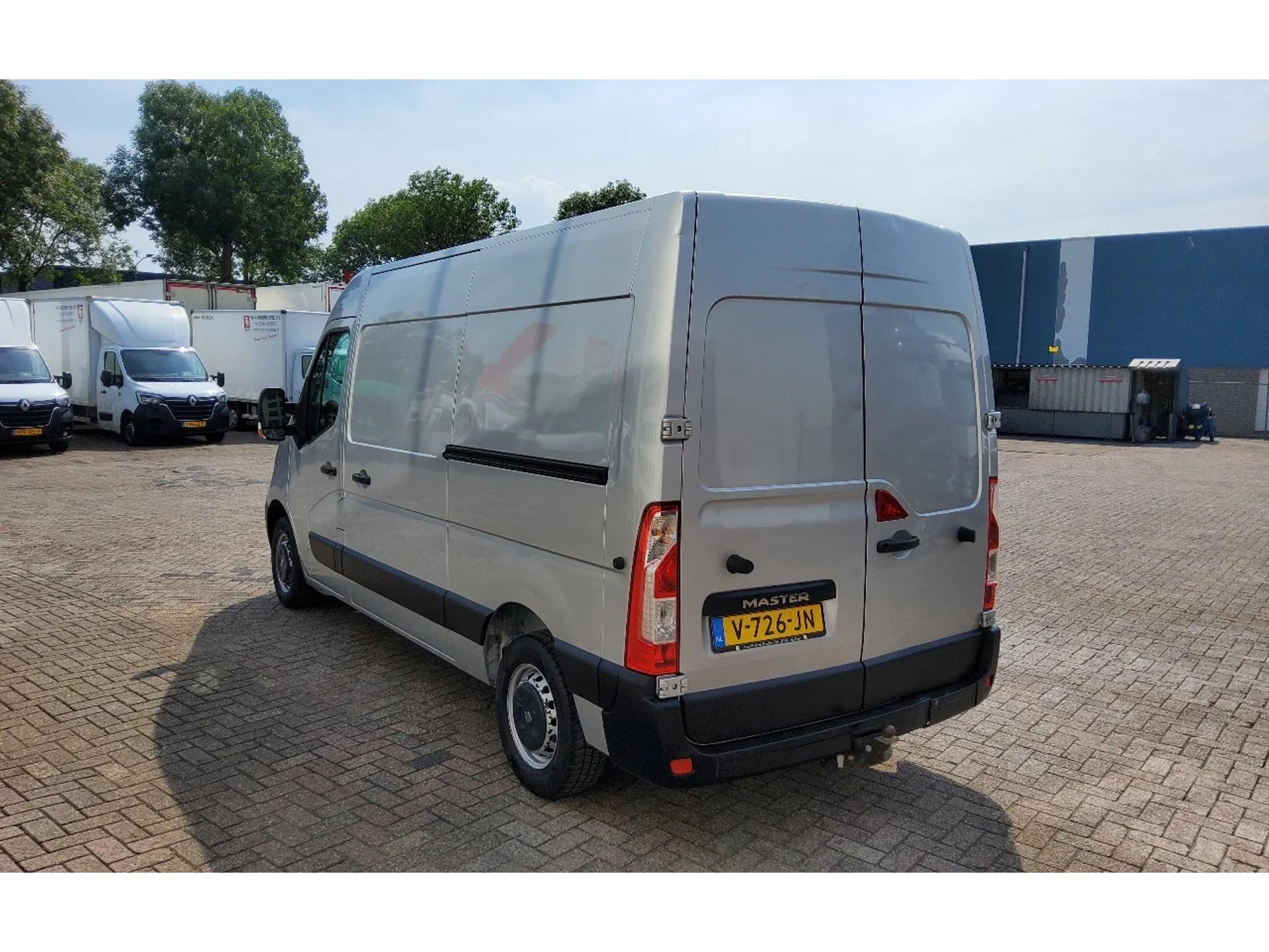 Foto 4 van Renault Master 145.35 EURO 6 L2H2 GESLOTEN GRIJS - V-726-JN