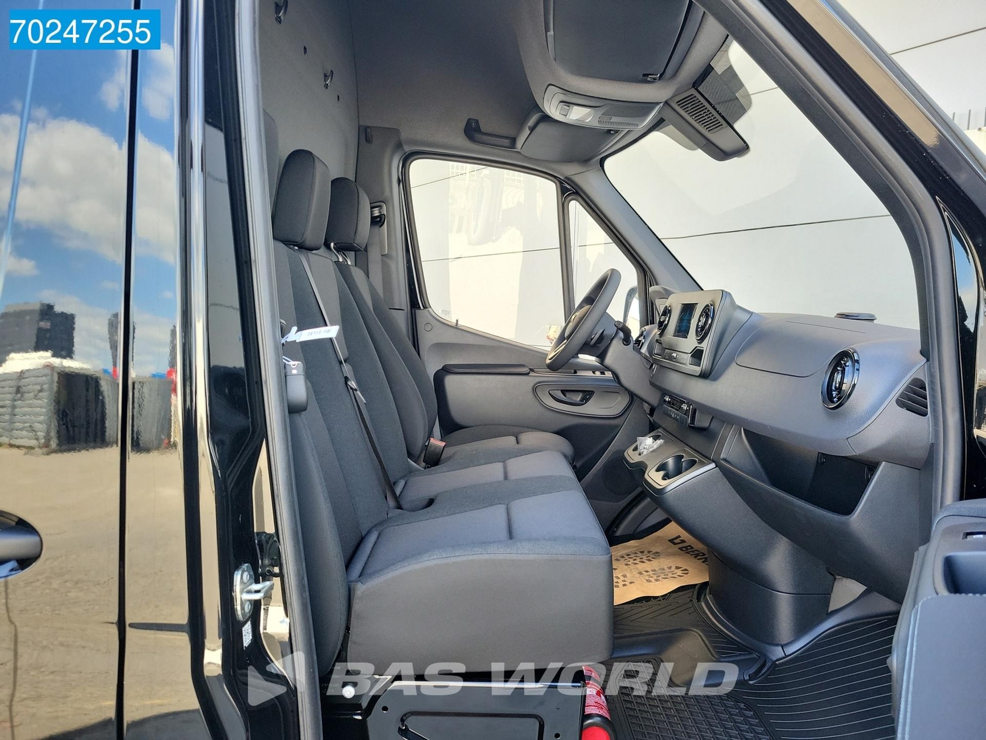 Foto 12 van Mercedes-Benz Sprinter 317 CDI Automaat L3H2 Airco Cruise Camera CarPlay 14m3 Airco Cruise control