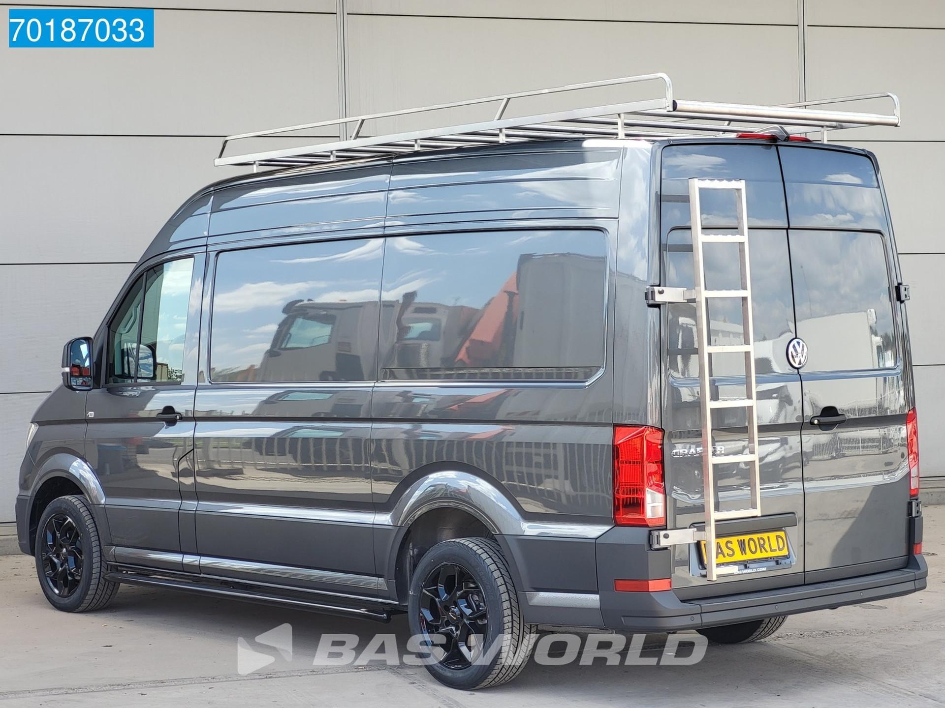 Foto 3 van Volkswagen Crafter 140pk Automaat L3H3 Imperiaal 18''Velgen Sidebars ACC LED Airco Cruise L2H2 11m3 Airco
