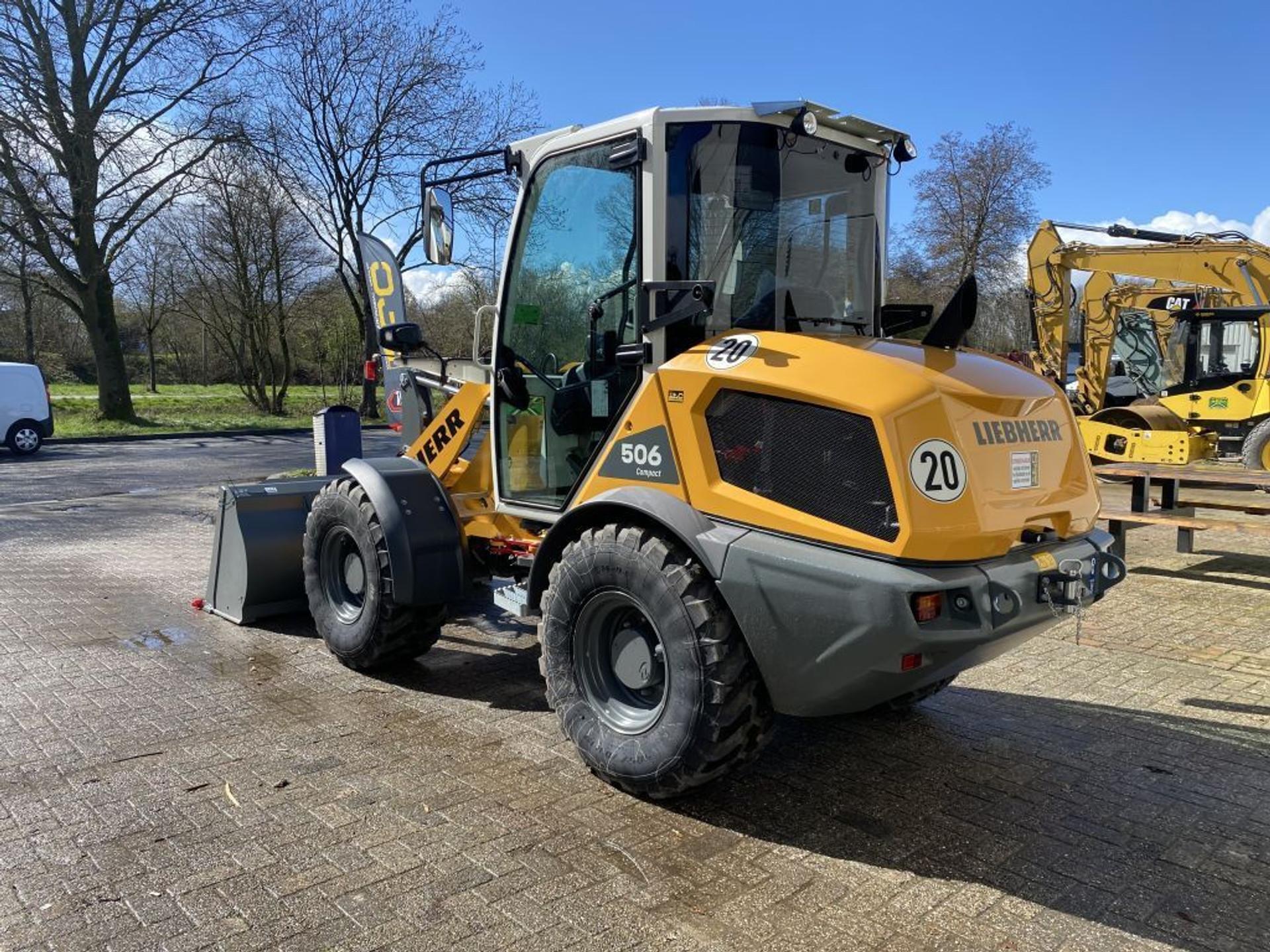 Foto 3 van Liebherr 506 Compact