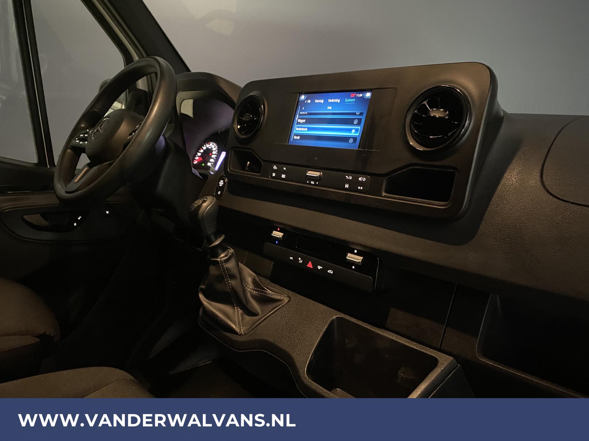 Foto 14 van Mercedes-Benz Sprinter 315CDI 150pk L3H2 Euro6 Airco | Camera | Navigatie | Cruisecontrol