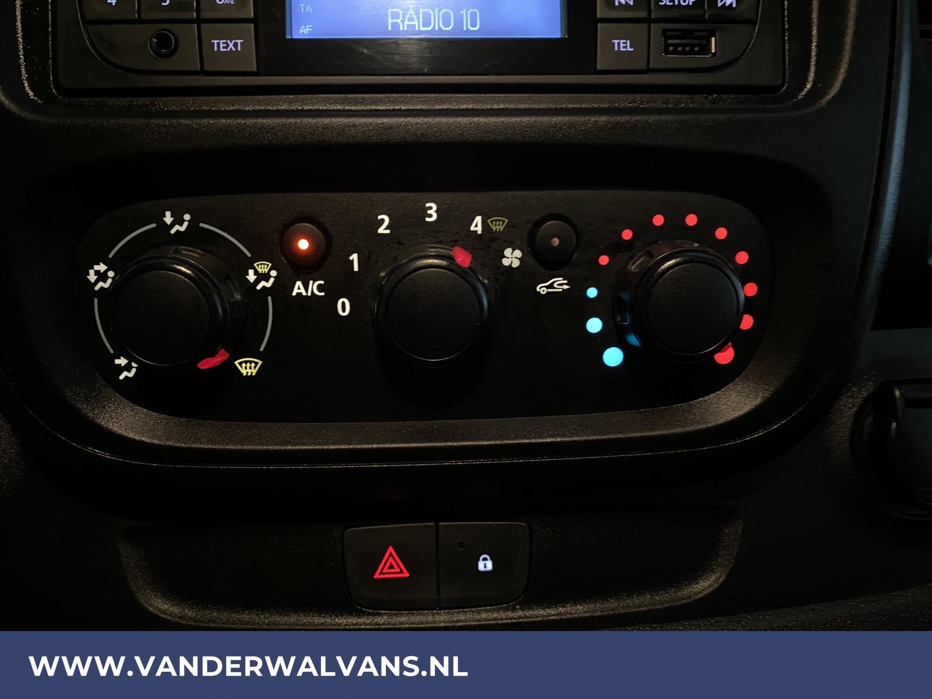 Foto 4 van Opel Vivaro 1.6CDTI 126pk L2H1 Euro6 Airco | Cruisecontrol | Trekhaak | Imperiaal