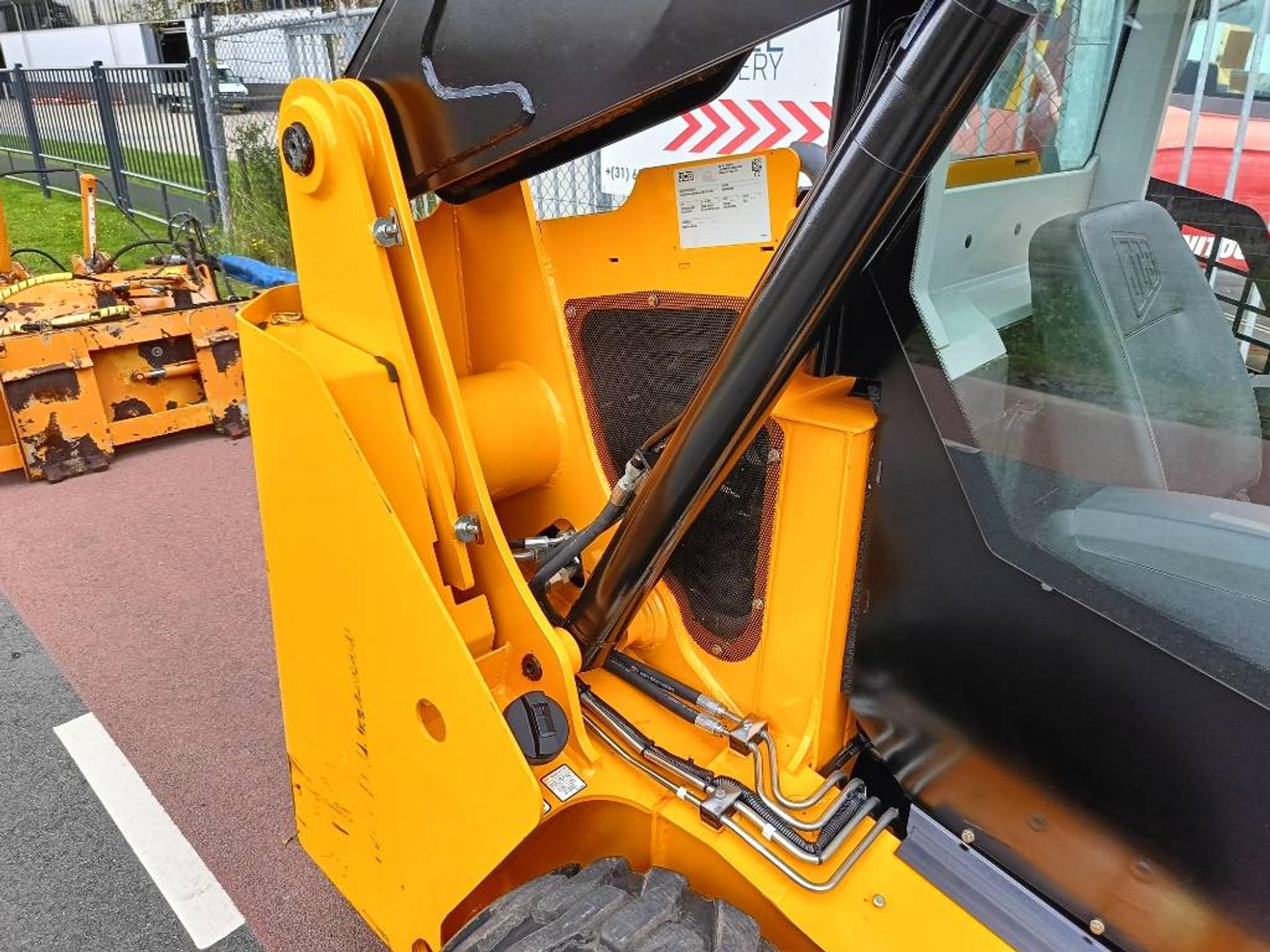 Foto 23 van JCB 155 T4 ECO schranklader bobcat skid steer 2016
