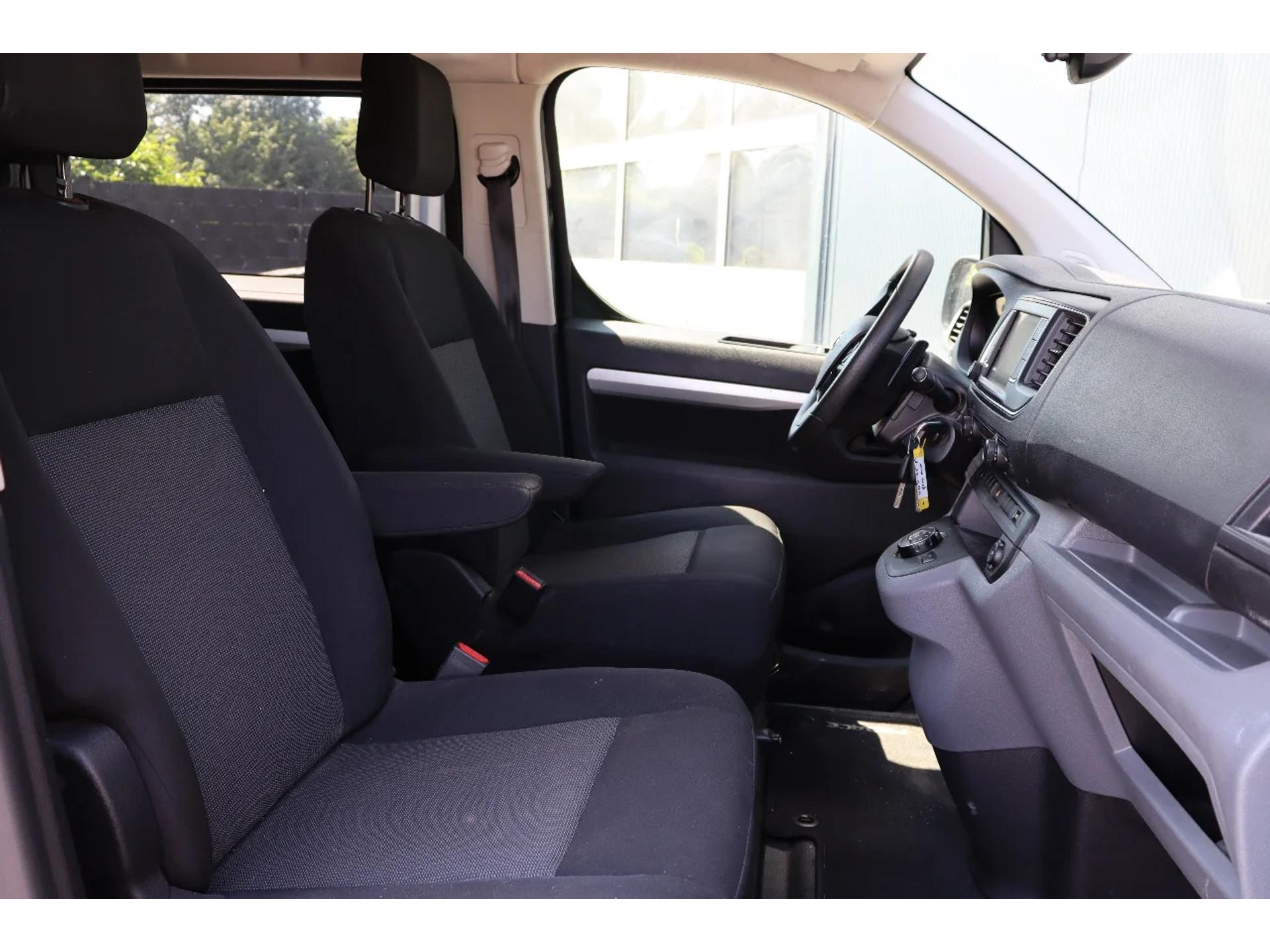 Foto 14 van Toyota ProAce 2.0 D4D L3H1 l DUBBELE CABINE l AUTOMAAT l NAVI l CRUISE CONTROL