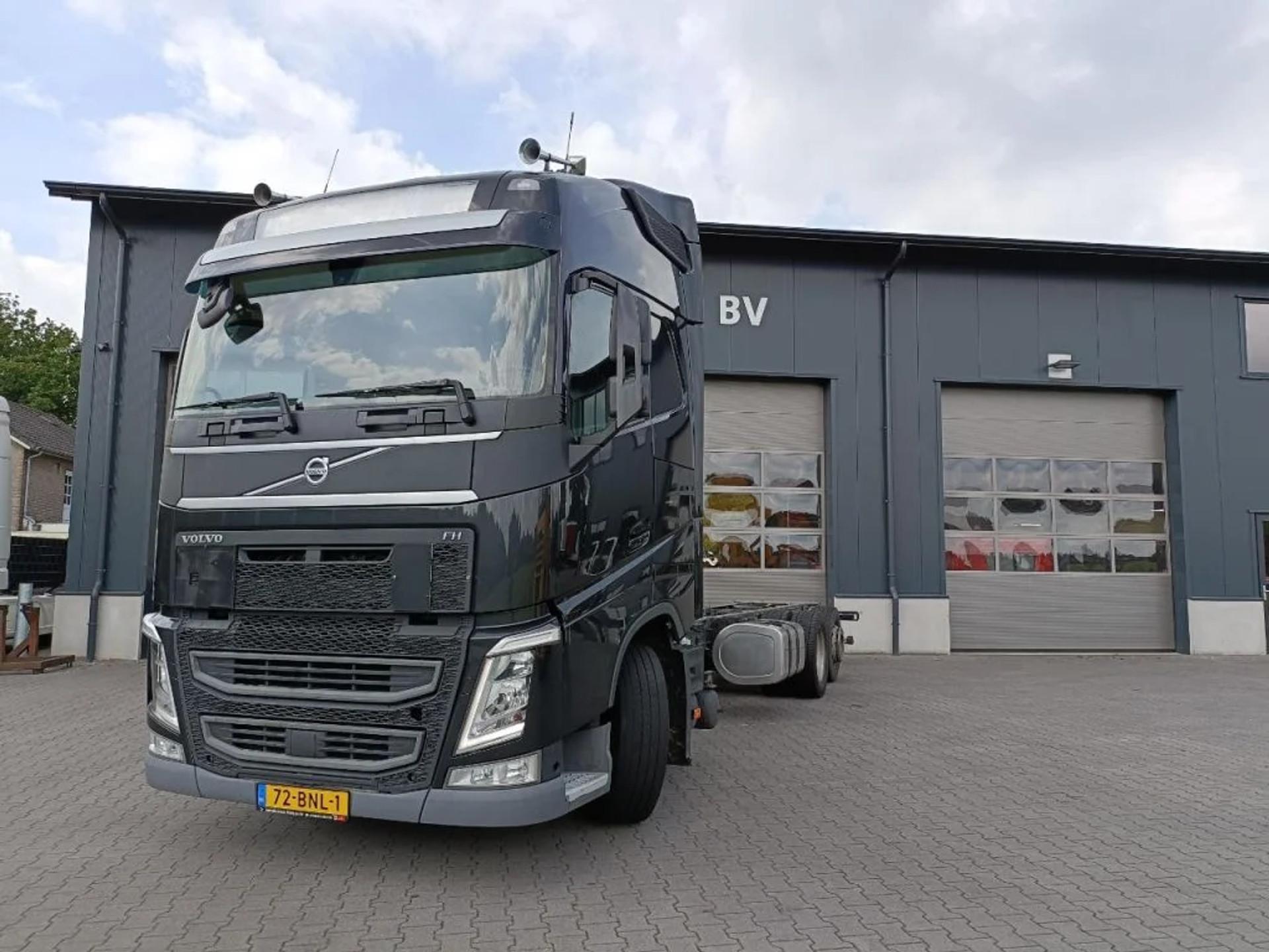 Foto 9 van Volvo FH 420HP - YEAR 2019 - 6X2 LIFT AXLE - 307.000KM - FULL AIR - AHK