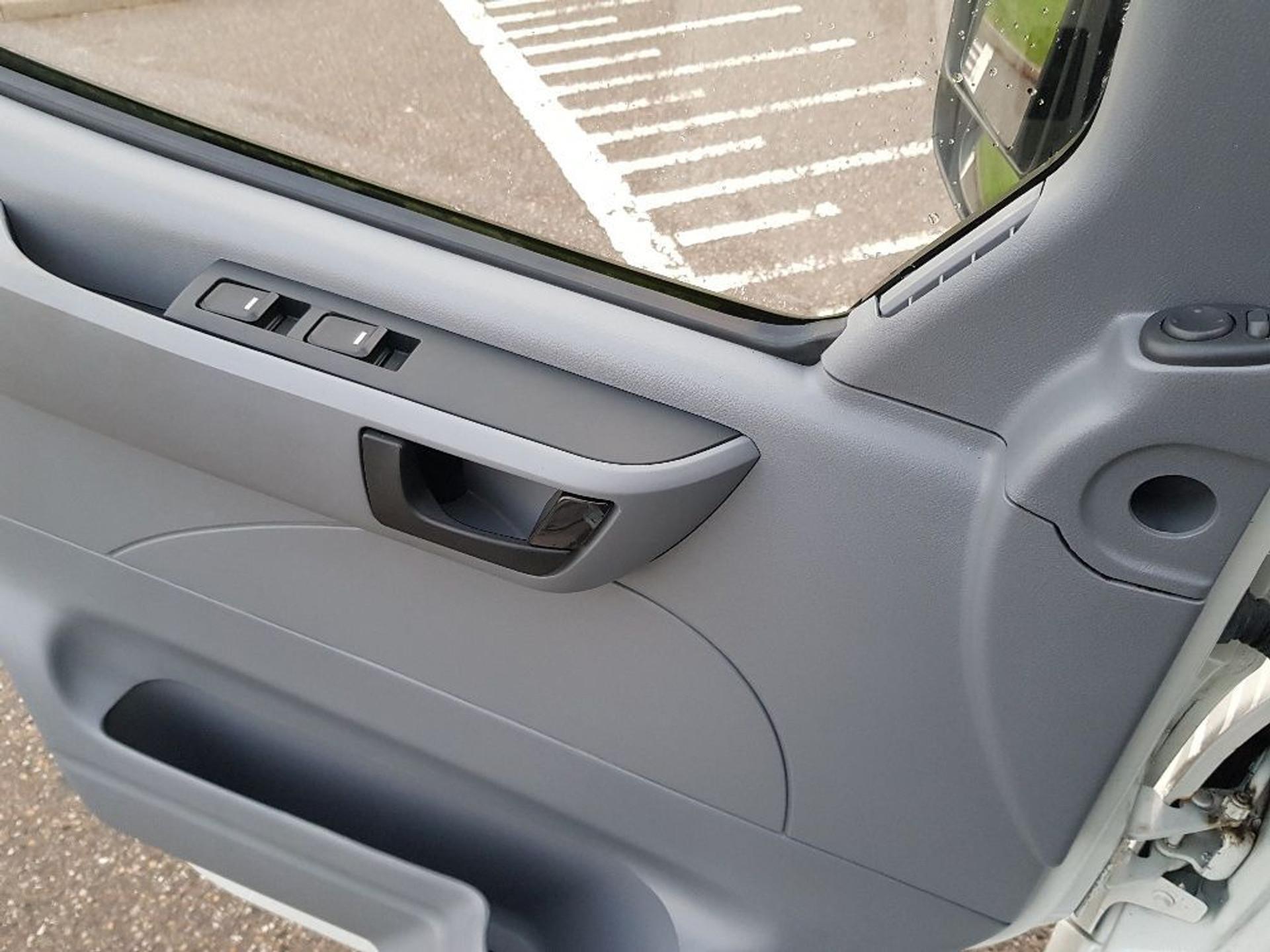 Foto 11 van Maxus EV80 CC Bakwagen 100% elektrisch
