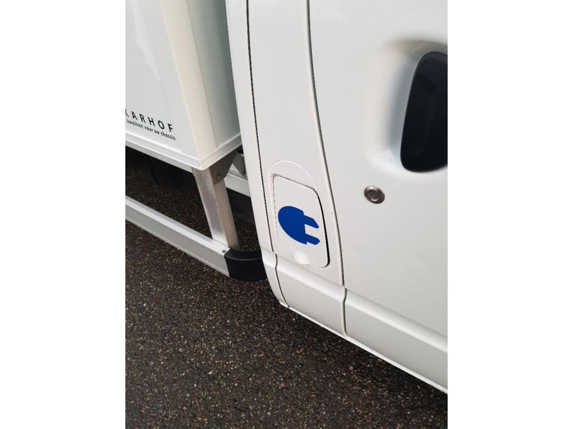Foto 12 van Maxus EV80 CC Bakwagen 100% elektrisch