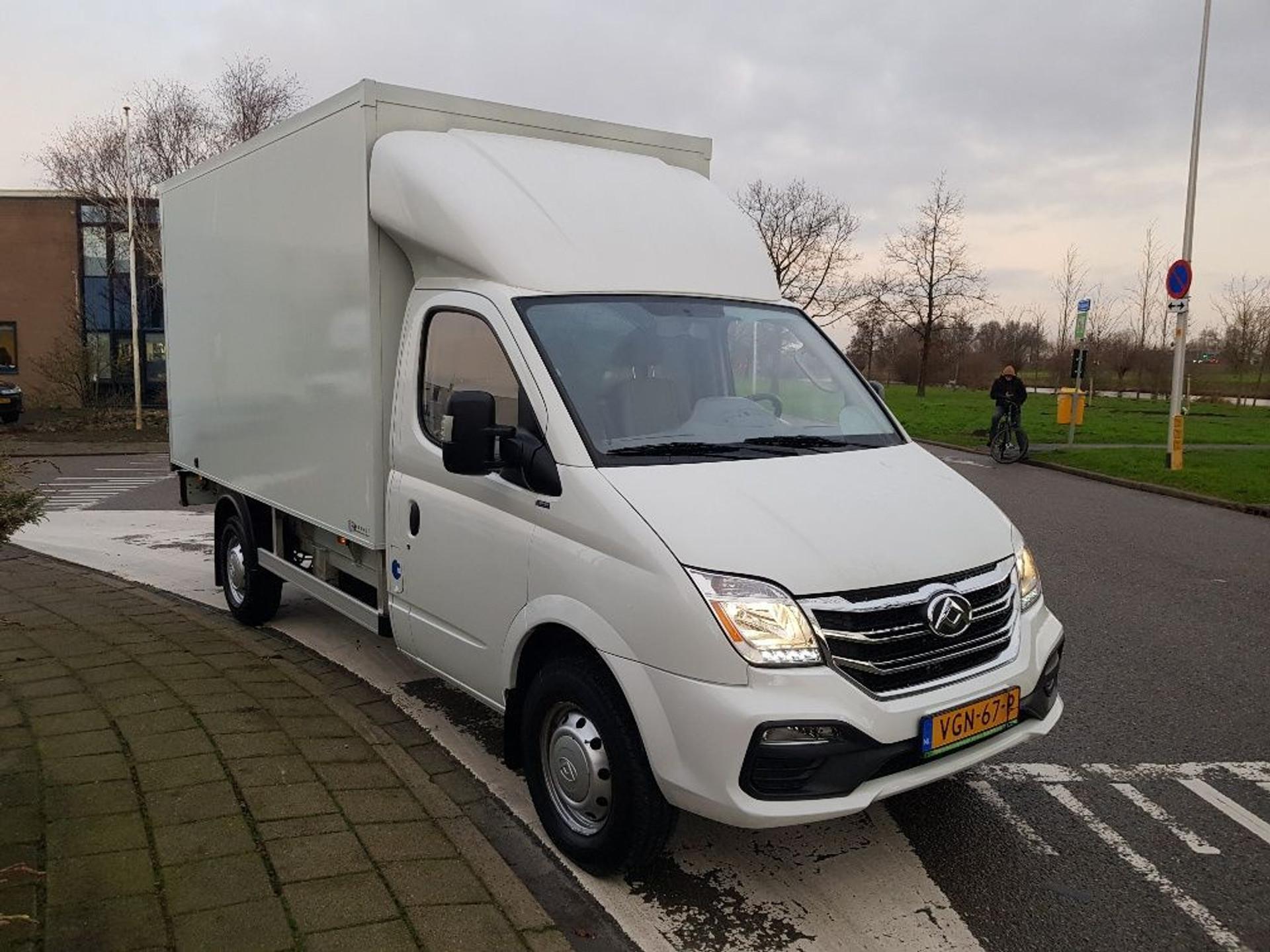 Foto 3 van Maxus EV80 CC Bakwagen 100% elektrisch