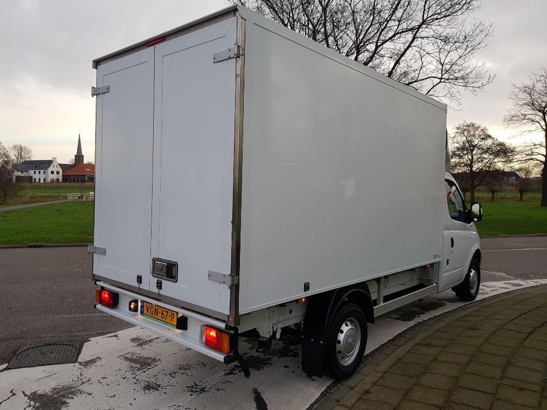 Foto 4 van Maxus EV80 CC Bakwagen 100% elektrisch