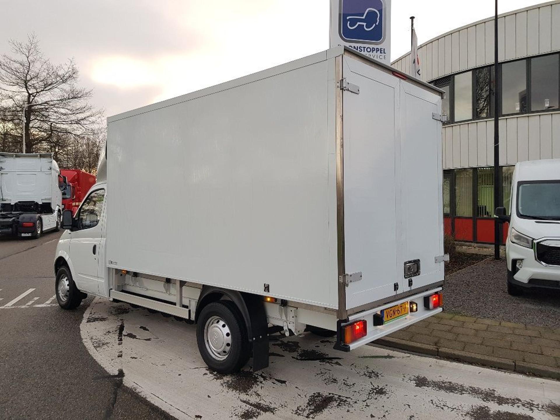 Foto 5 van Maxus EV80 CC Bakwagen 100% elektrisch