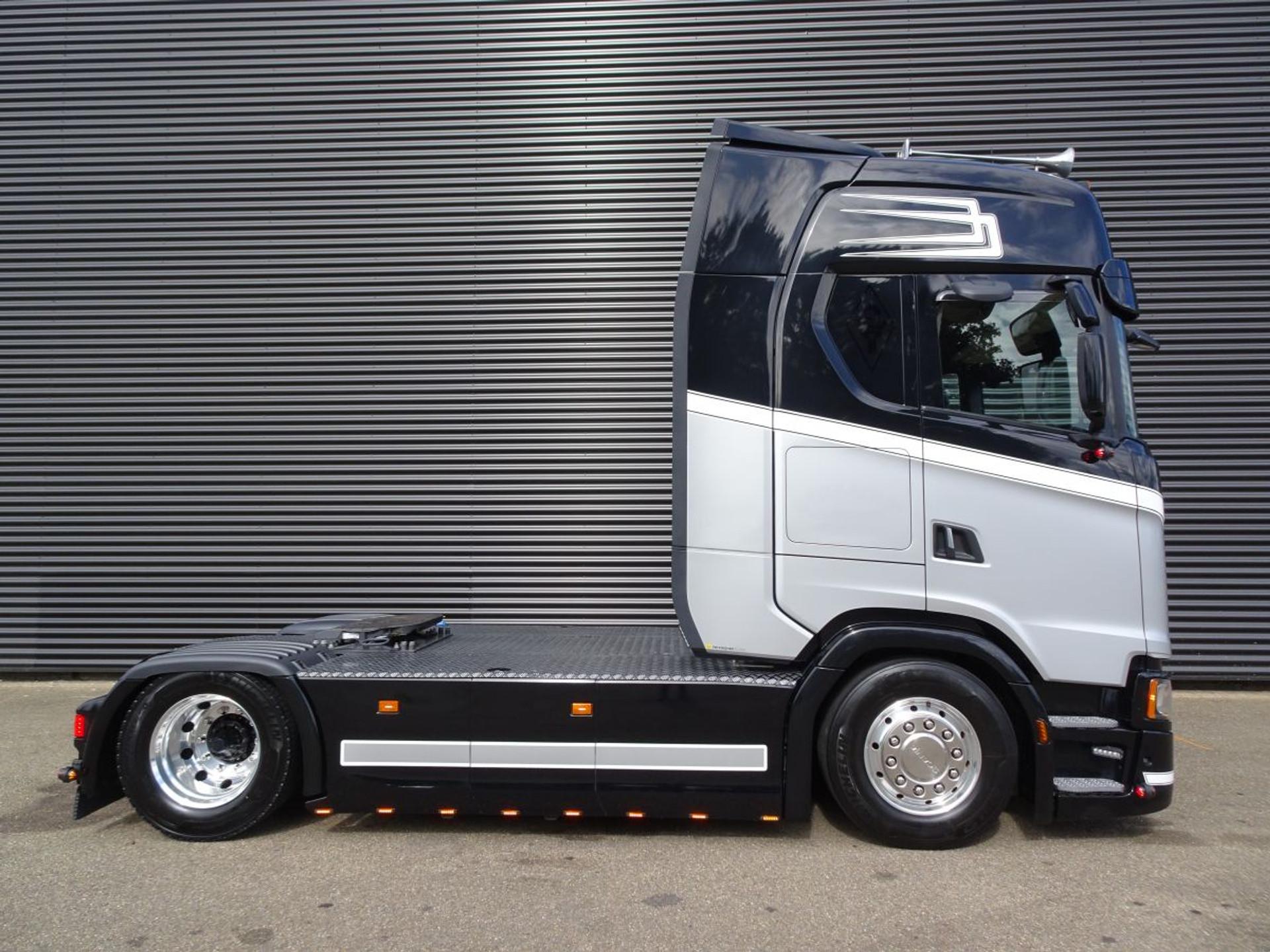 Foto 5 van Scania S660 V8 / 4x2 / FULL AIR / RETARDER / PARKING COOLER
