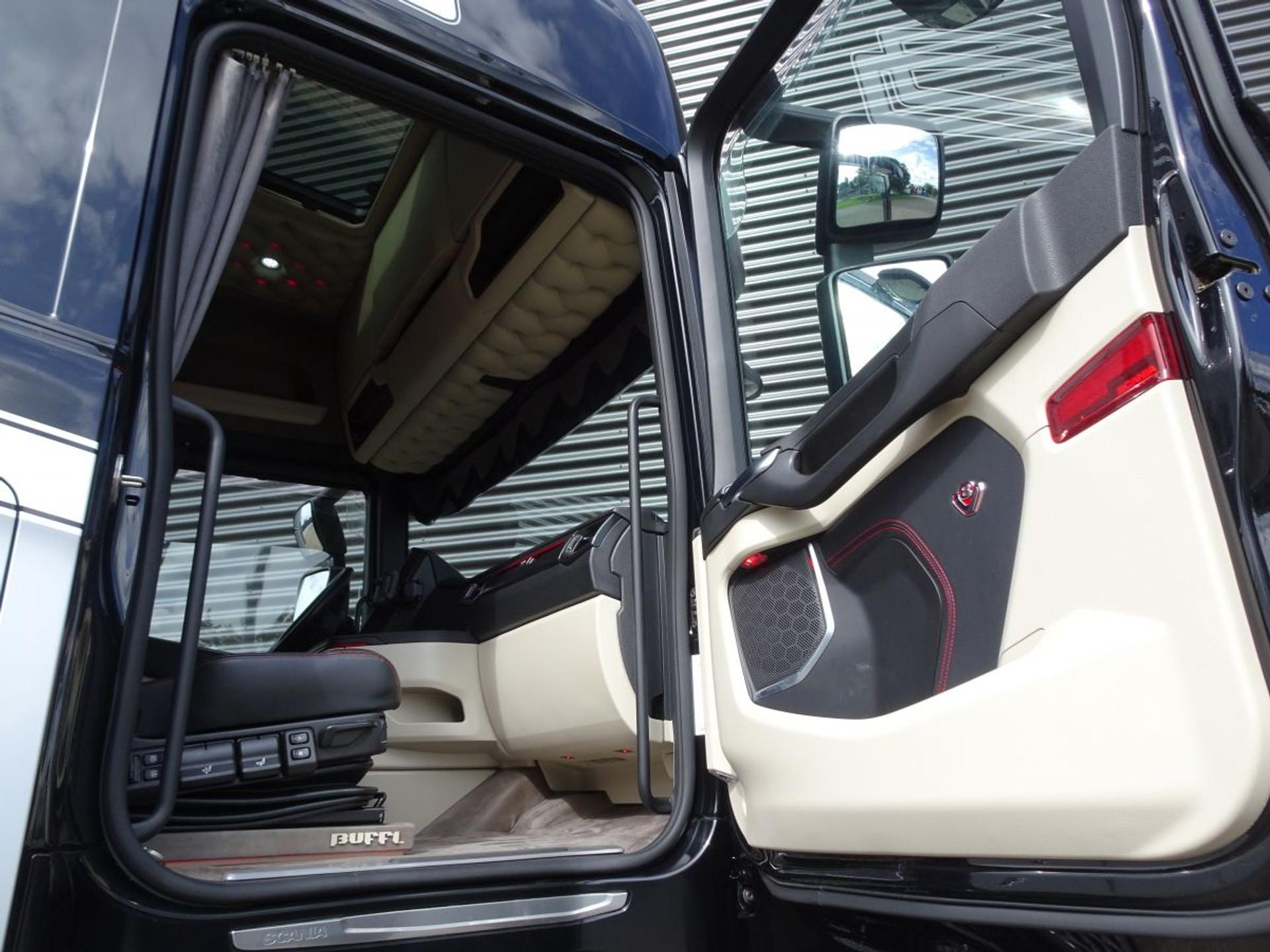 Foto 7 van Scania S660 V8 / 4x2 / FULL AIR / RETARDER / PARKING COOLER