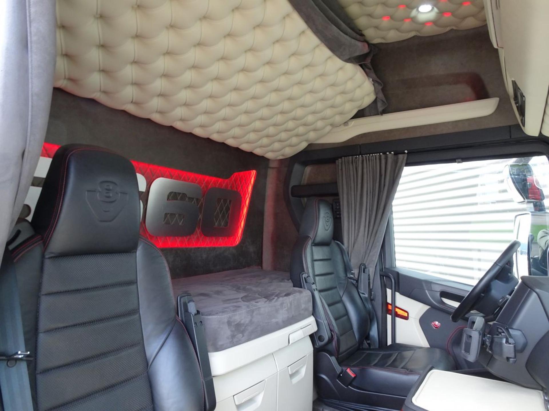Foto 8 van Scania S660 V8 / 4x2 / FULL AIR / RETARDER / PARKING COOLER