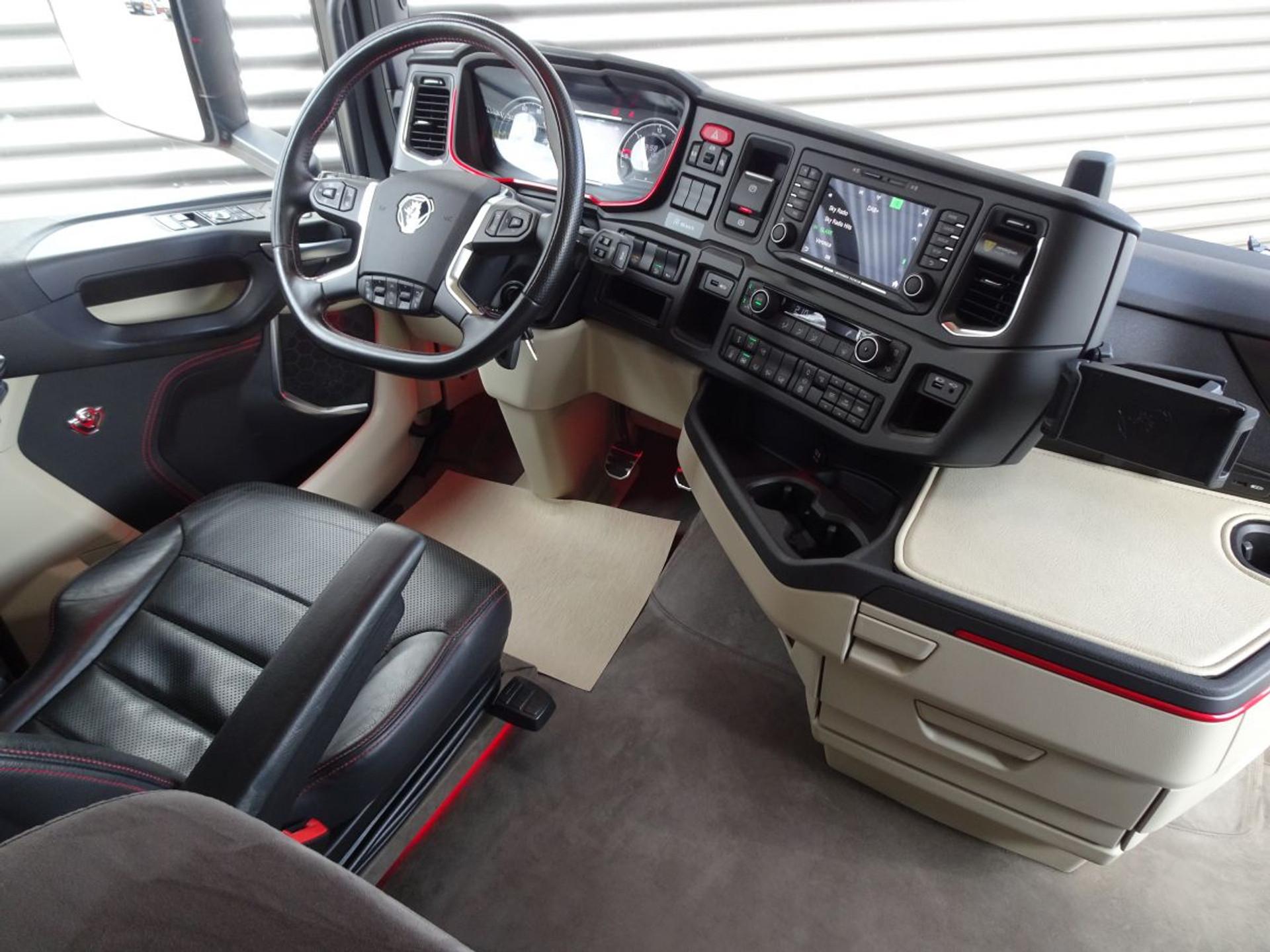 Foto 9 van Scania S660 V8 / 4x2 / FULL AIR / RETARDER / PARKING COOLER