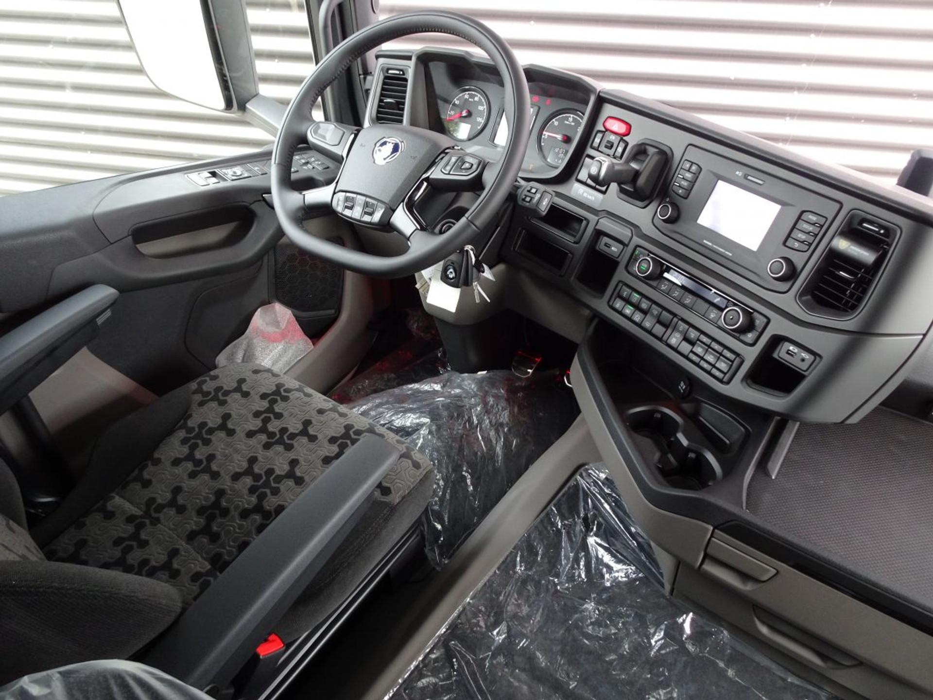 Foto 13 van Scania R530 V8 / 4x2 / PARKING COOLER / RETARDER / NEW