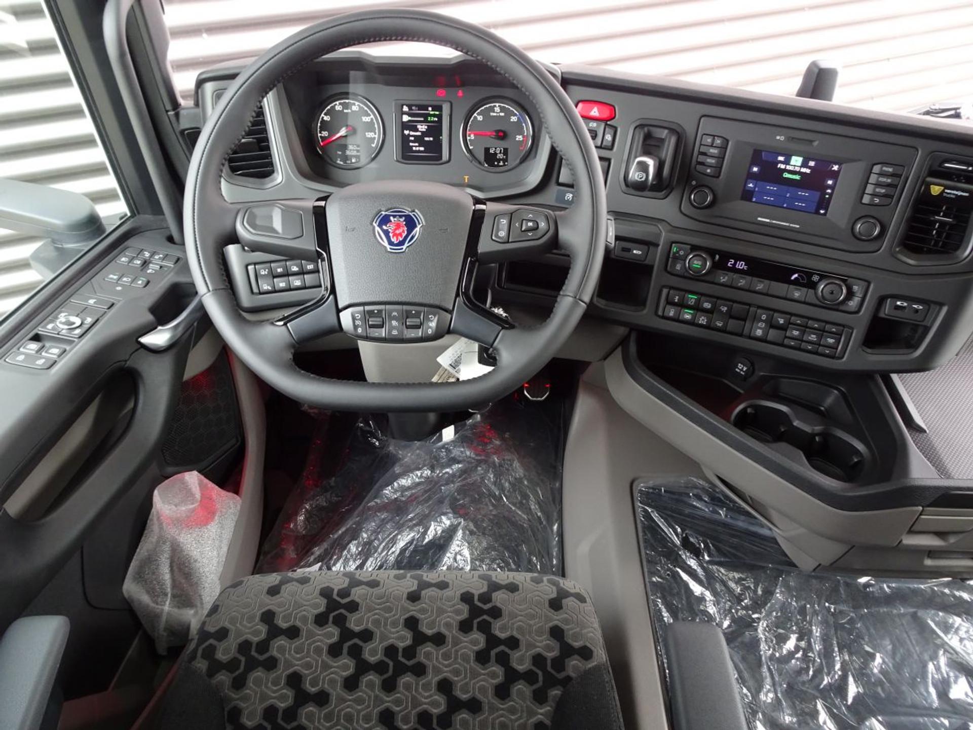 Foto 14 van Scania R530 V8 / 4x2 / PARKING COOLER / RETARDER / NEW