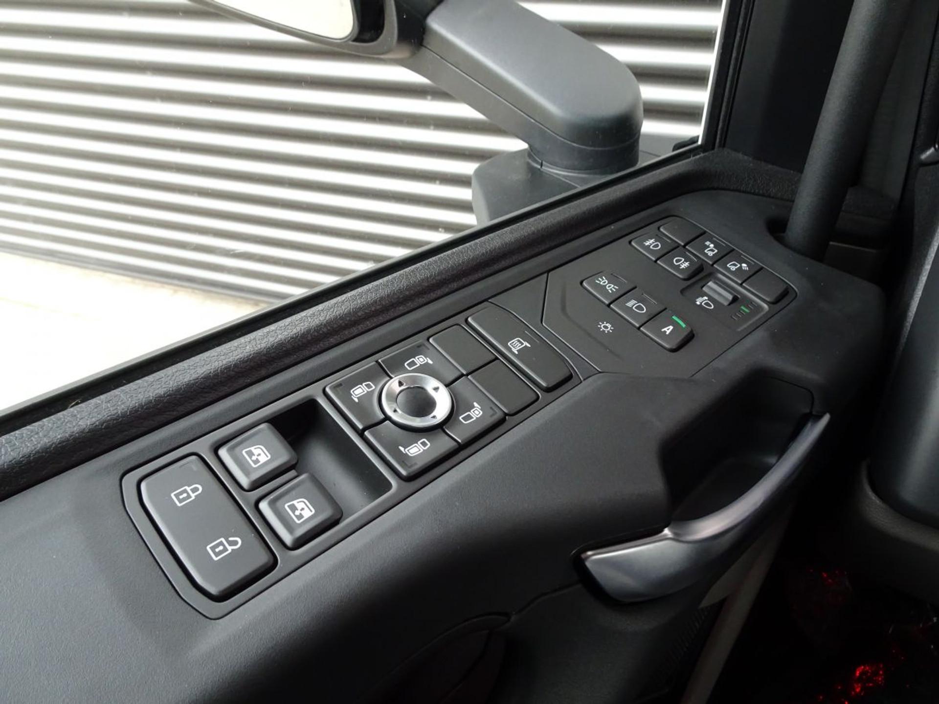 Foto 18 van Scania R530 V8 / 4x2 / PARKING COOLER / RETARDER / NEW