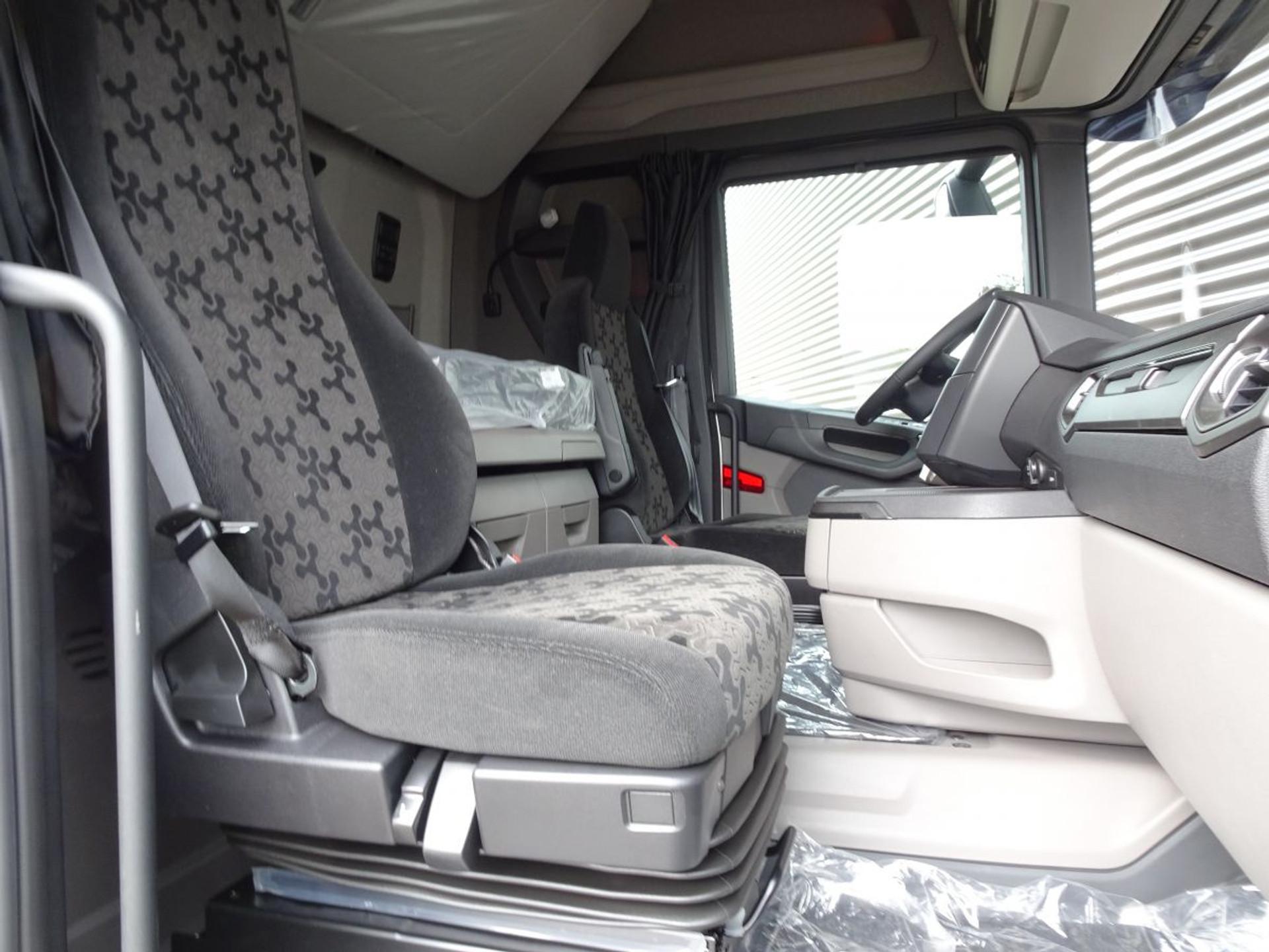 Foto 9 van Scania R530 V8 / 4x2 / PARKING COOLER / RETARDER / NEW