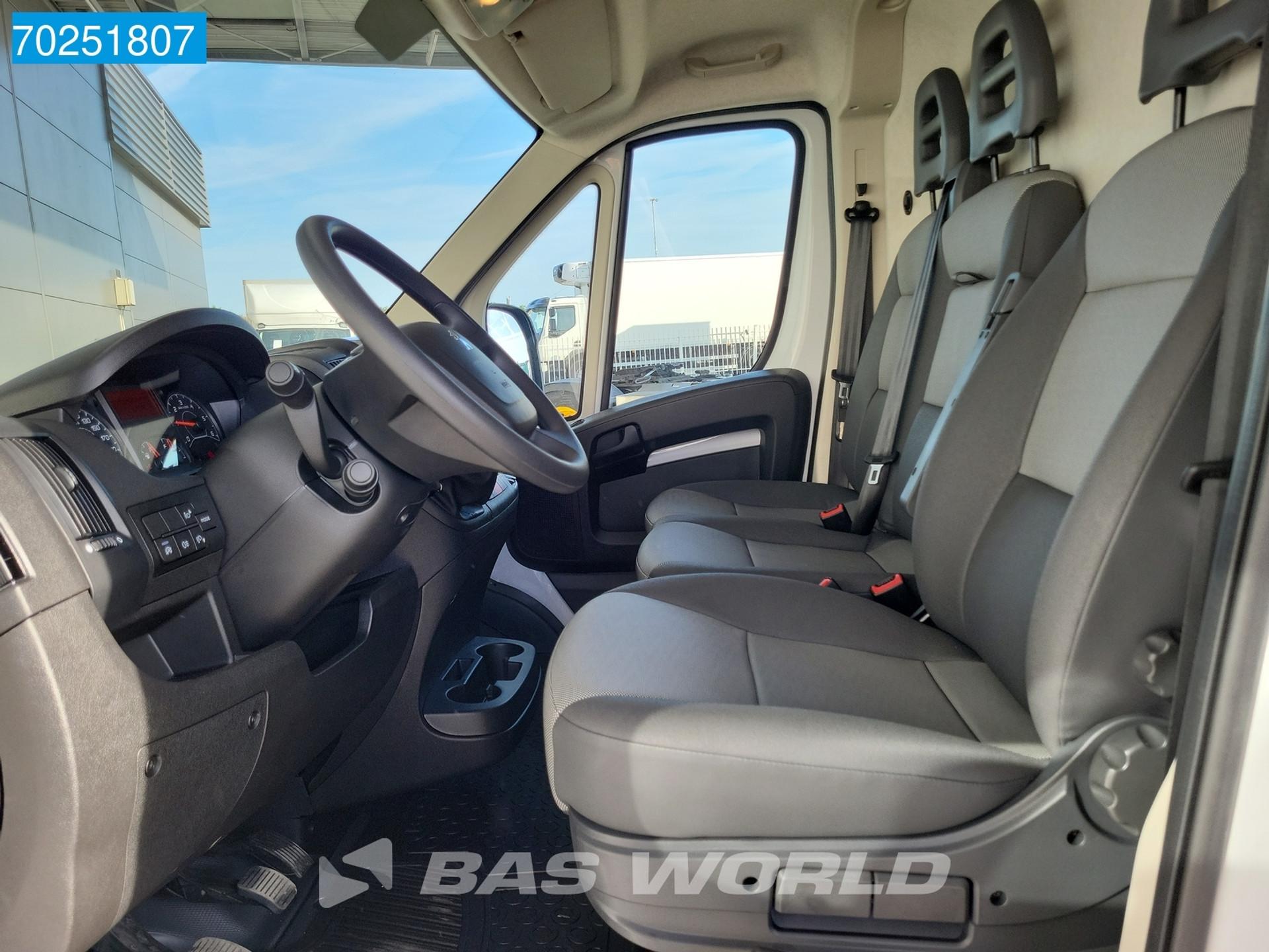 Foto 12 van Peugeot L3H2 Airco Cruise Parkeersensoren CarPlay Nieuw! 13m3 Airco Cruise control