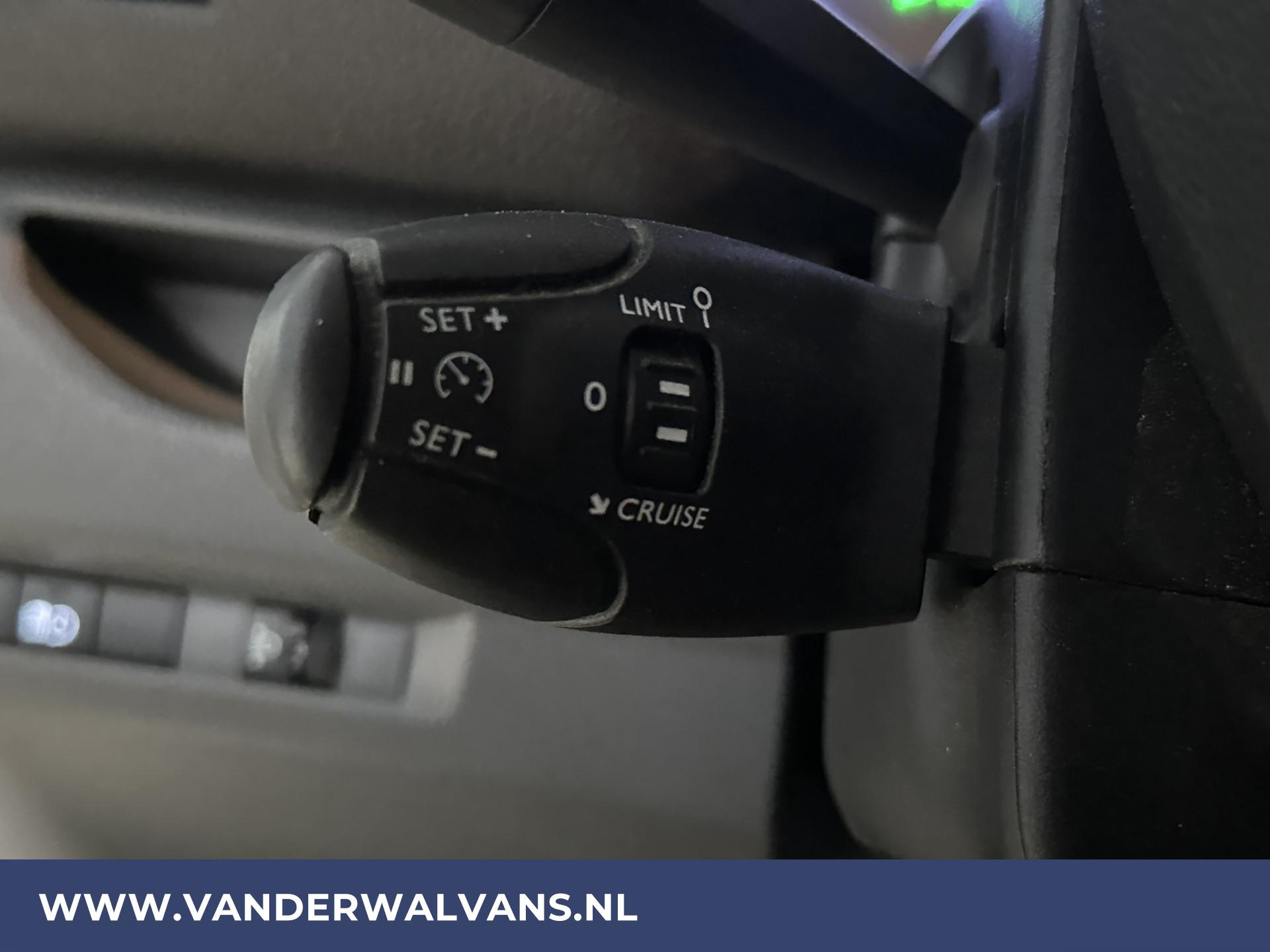 Foto 7 van Toyota ProAce 2.0 D-4D 123pk L3H1 XL Euro6 Airco | Camera | 2500kg Trekhaak | Apple Carplay | Cruisecontrol