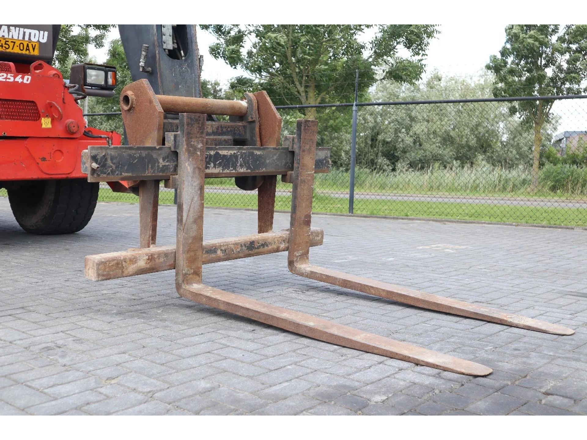 Foto 14 van Manitou MRT 2540 | 25 M | FORKS | REMOTE CONTROL