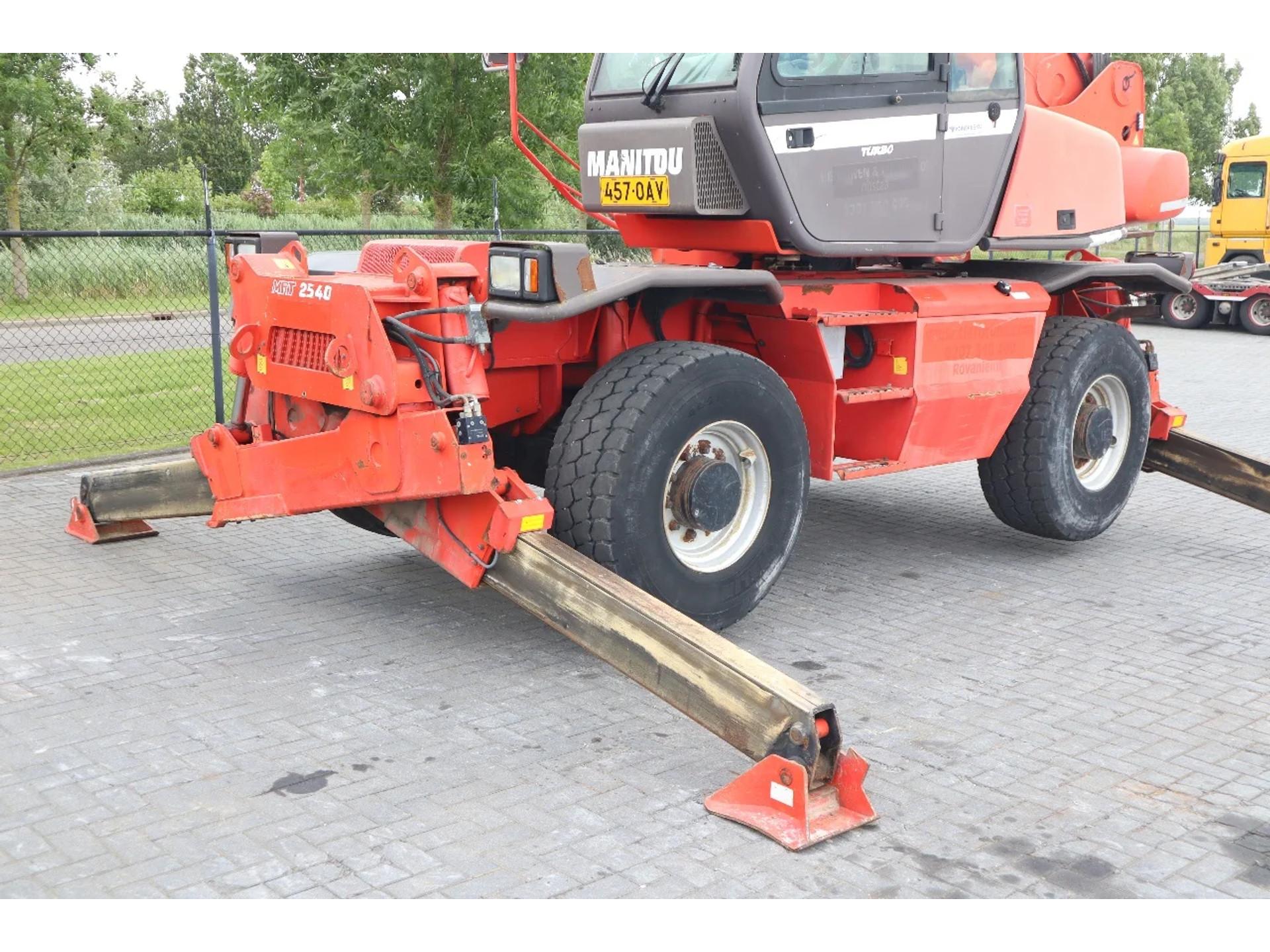 Foto 7 van Manitou MRT 2540 | 25 M | FORKS | REMOTE CONTROL