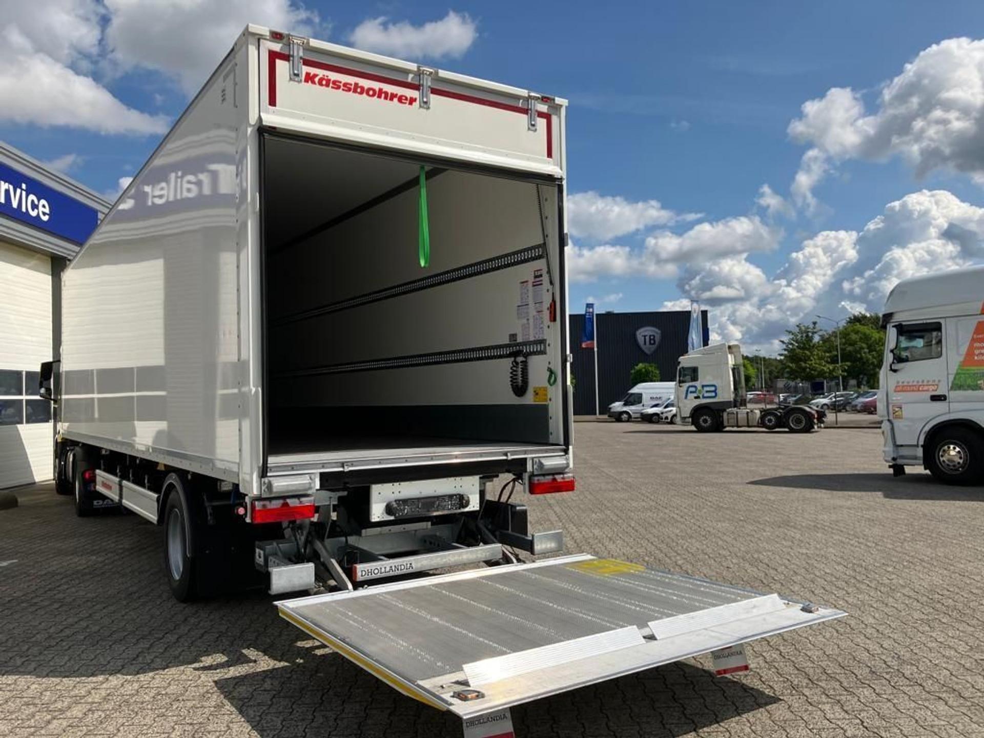 Foto 15 van Kässbohrer SBT CS / 20-12 / 10 - Gesloten city-oplegger achter-sluitende laadklep en Tridec stuuras