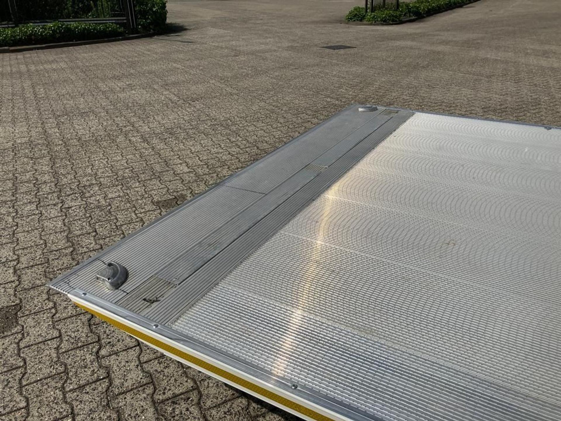 Foto 16 van Kässbohrer SBT CS / 20-12 / 10 - Gesloten city-oplegger achter-sluitende laadklep en Tridec stuuras