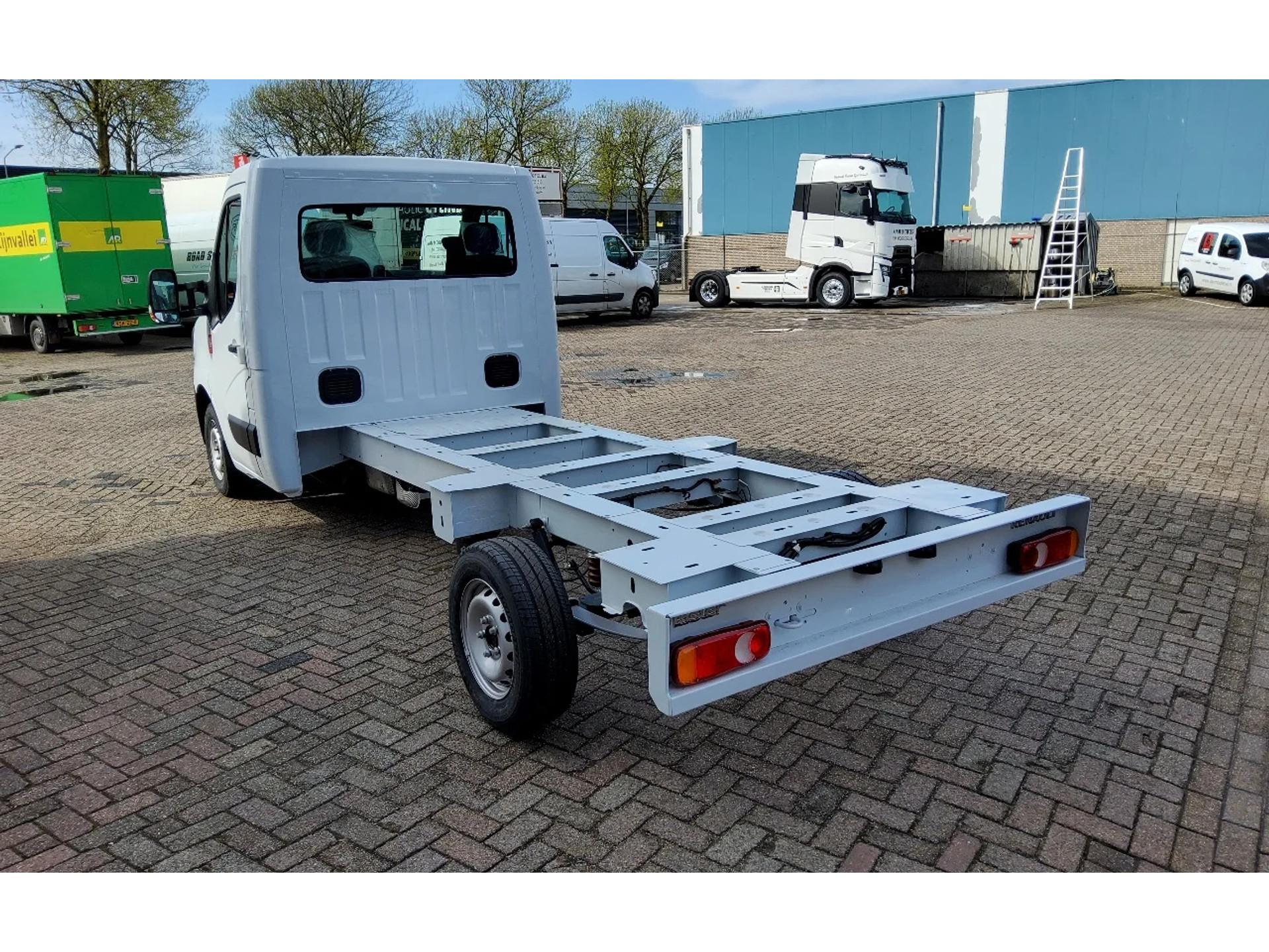 Foto 4 van Renault Master 145.35 FWD EURO 6 NEW CHASSIS EL - TACHOGRAAF