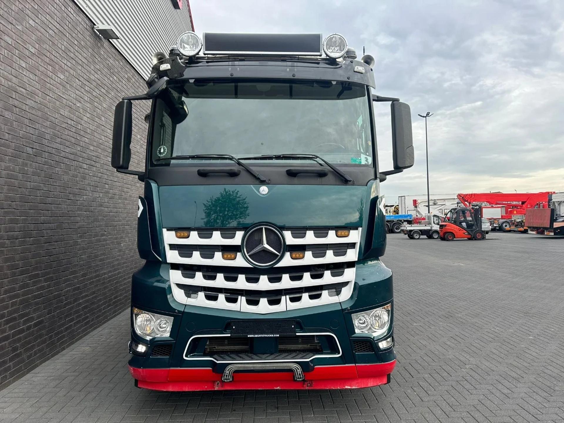 Foto 13 van Mercedes-Benz Arocs 3251 8X4 TRIDEM + HIAB 288 E-6 HIPRO KRAAN/KRAN/CRANE/GRUA