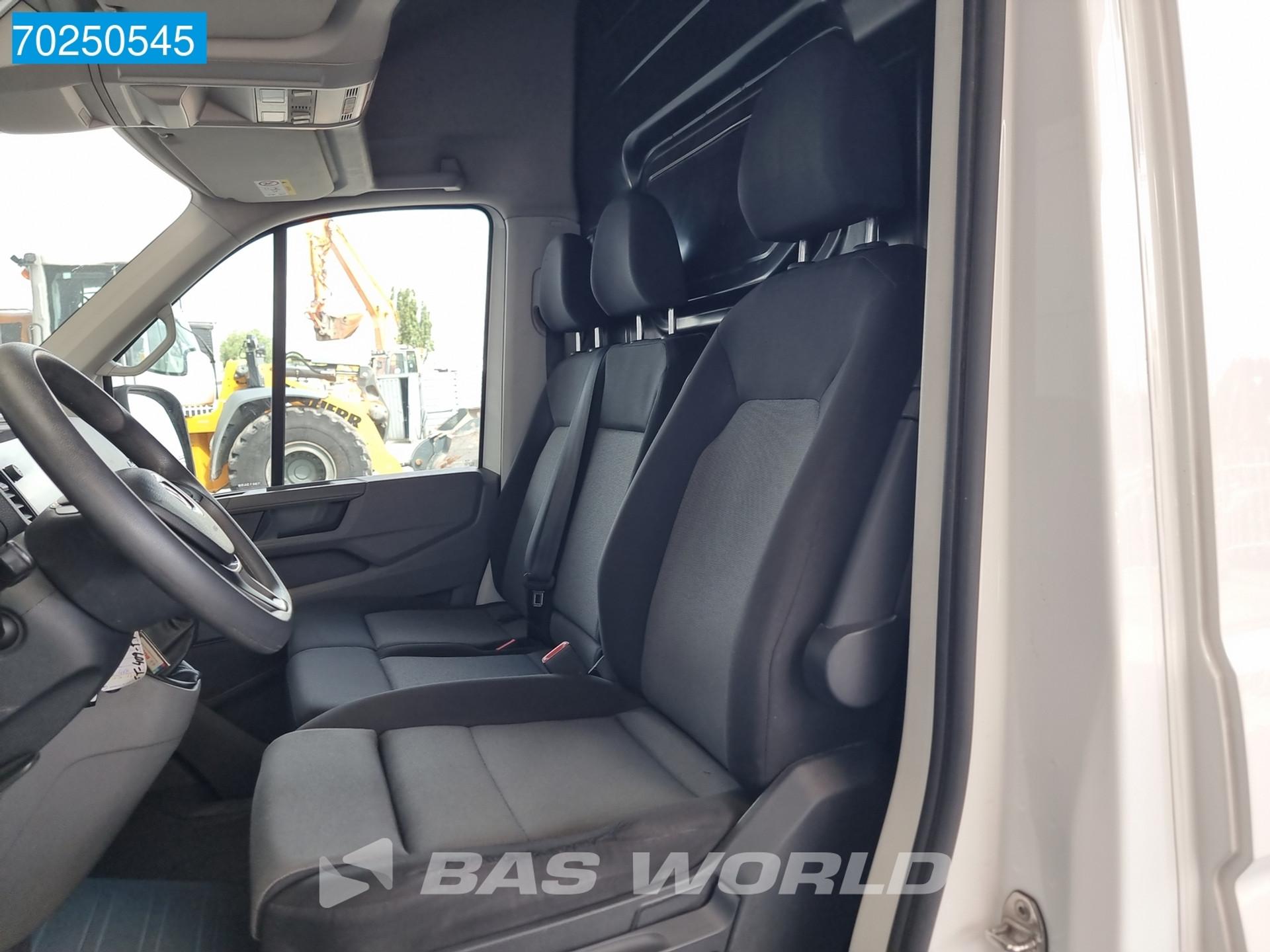 Foto 18 van Volkswagen Crafter 177pk L4H3 Navi Camera Airco Cruise L3H2 Maxi 14m3 Airco Cruise control