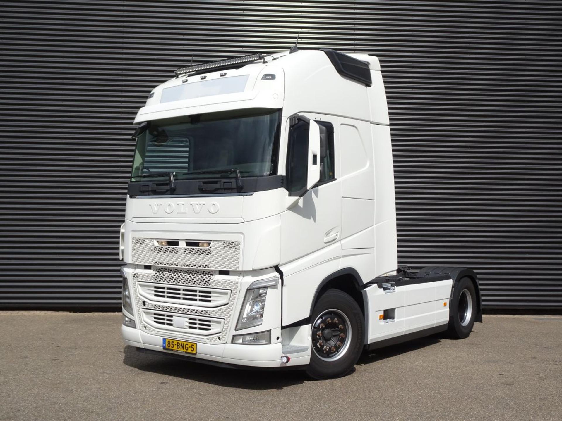 Foto 1 van Volvo FH 500 GLOBE XL / I-PARK COOL / 2 TANKS / NL TRUCK!