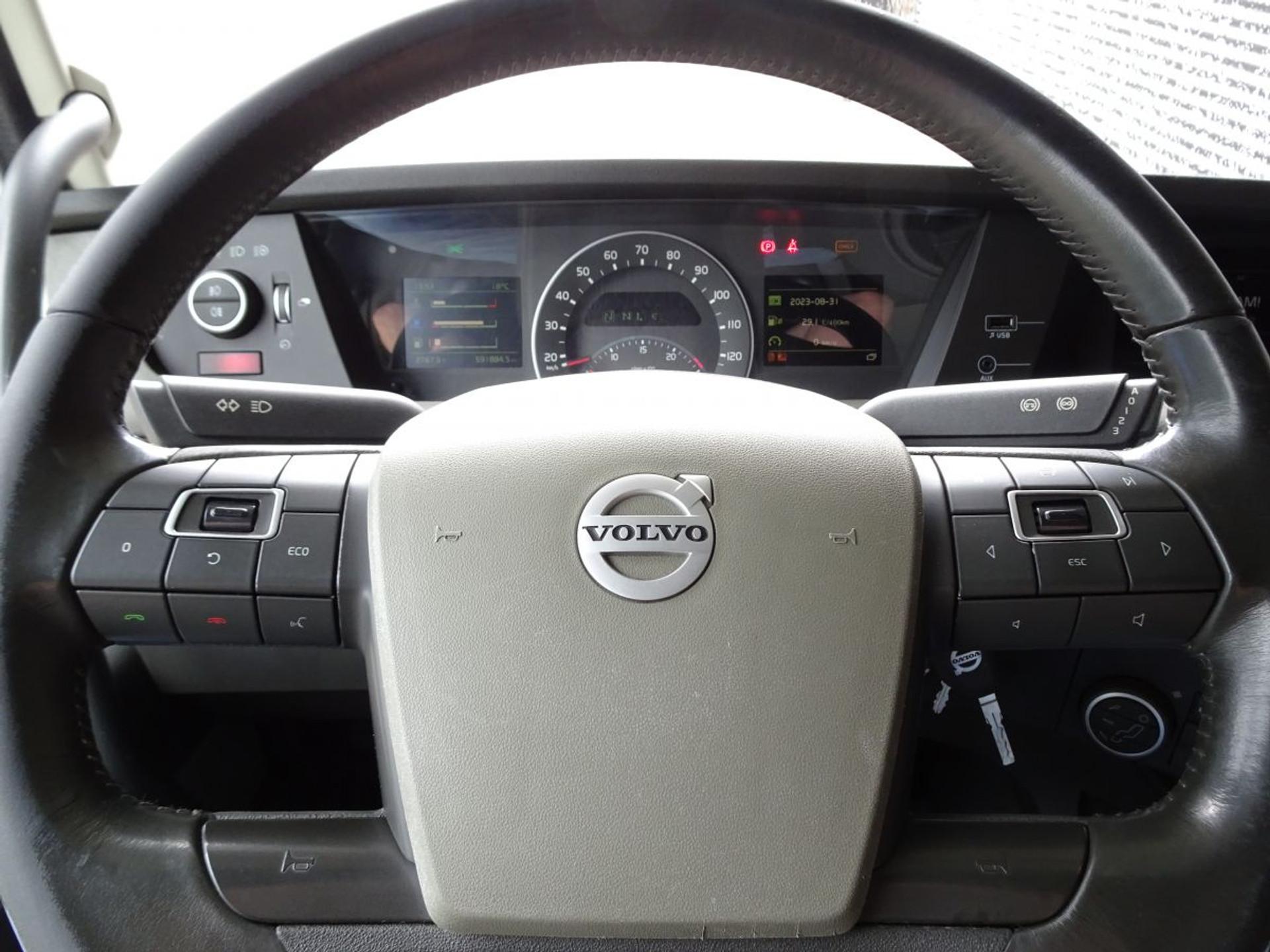 Foto 11 van Volvo FH 500 GLOBE XL / I-PARK COOL / 2 TANKS / NL TRUCK!