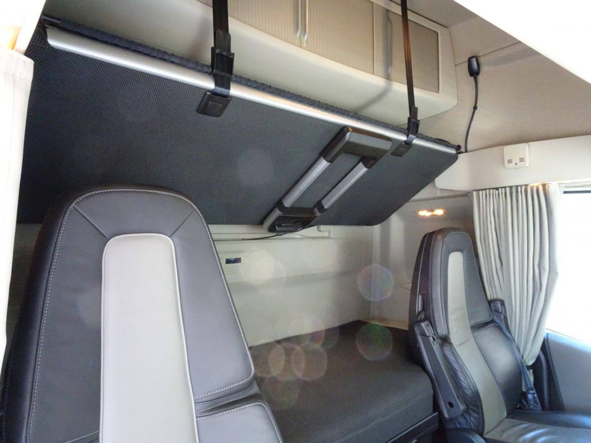 Foto 9 van Volvo FH 500 GLOBE XL / I-PARK COOL / 2 TANKS / NL TRUCK!
