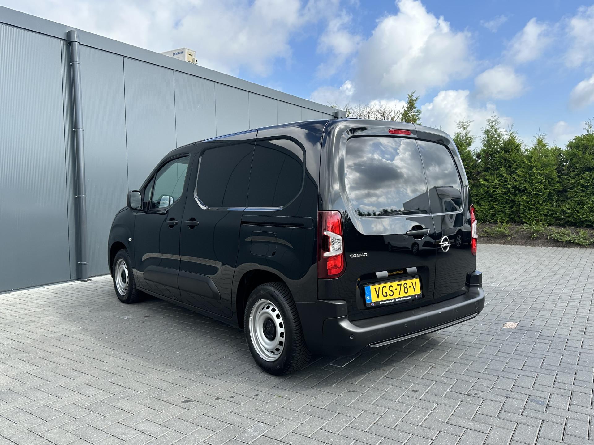 Foto 4 van Opel Combo 1.5D 102 PK / L1H1 / 1e EIG. / 2x SCHUIFD / INRICHTING / AIRCO / CRUISE / NAVI