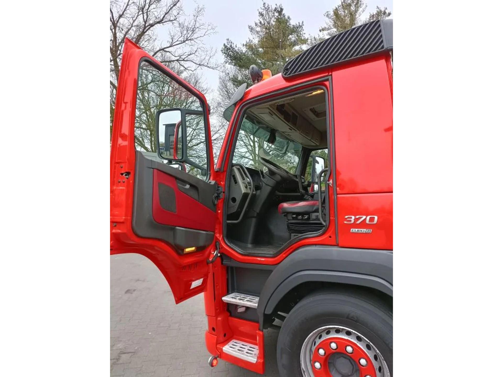 Foto 17 van Volvo FM 370 2018 - 6X2 - 230000KM - HMF26TM CRANE 5X ROTOR - FULL AIR - SUPER CONDITION - AHK