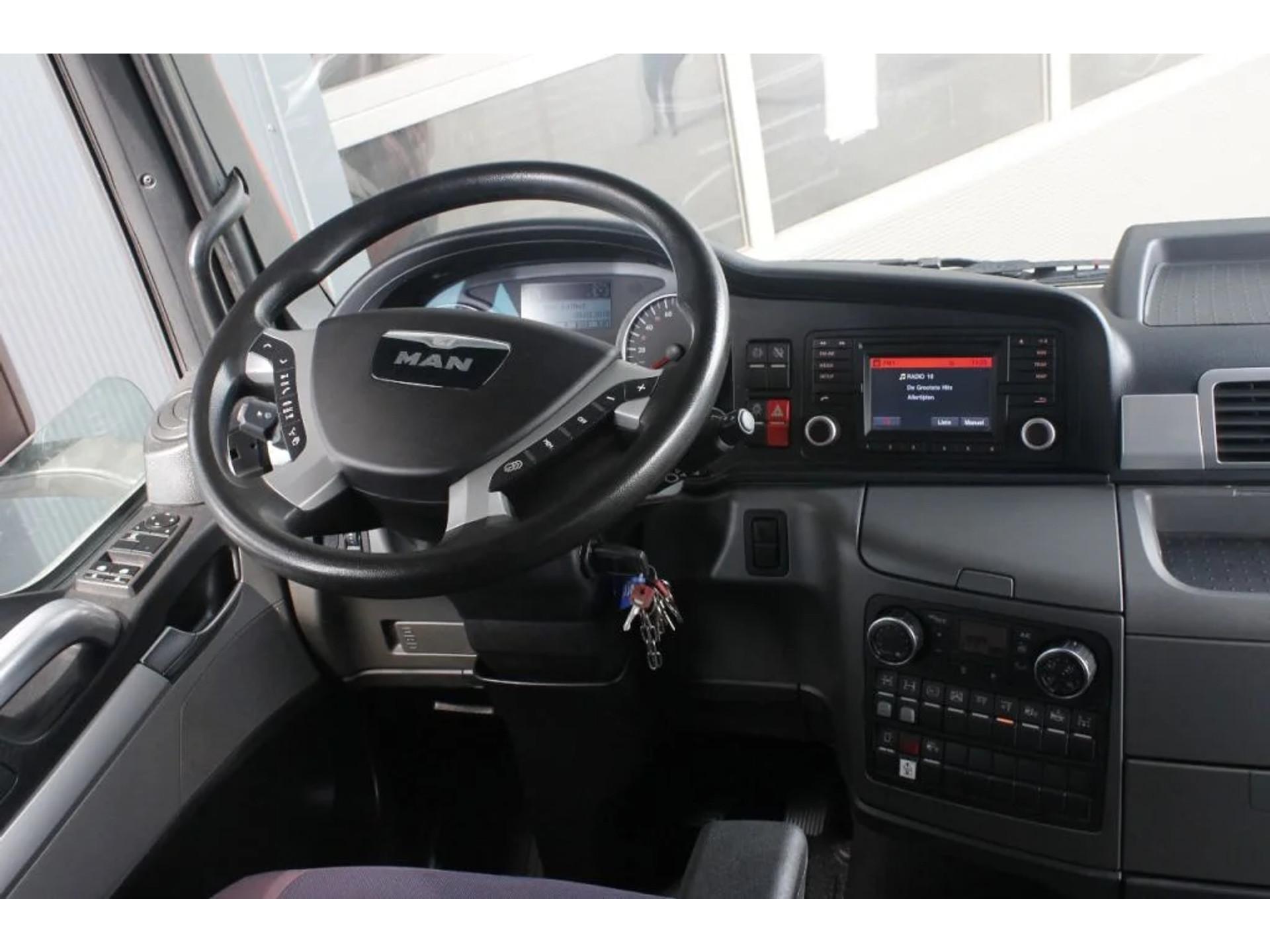 Foto 30 van TGS 8x4 TRIPLE - 2016 - 99.000KM - HMF 2620K5 - RADIO