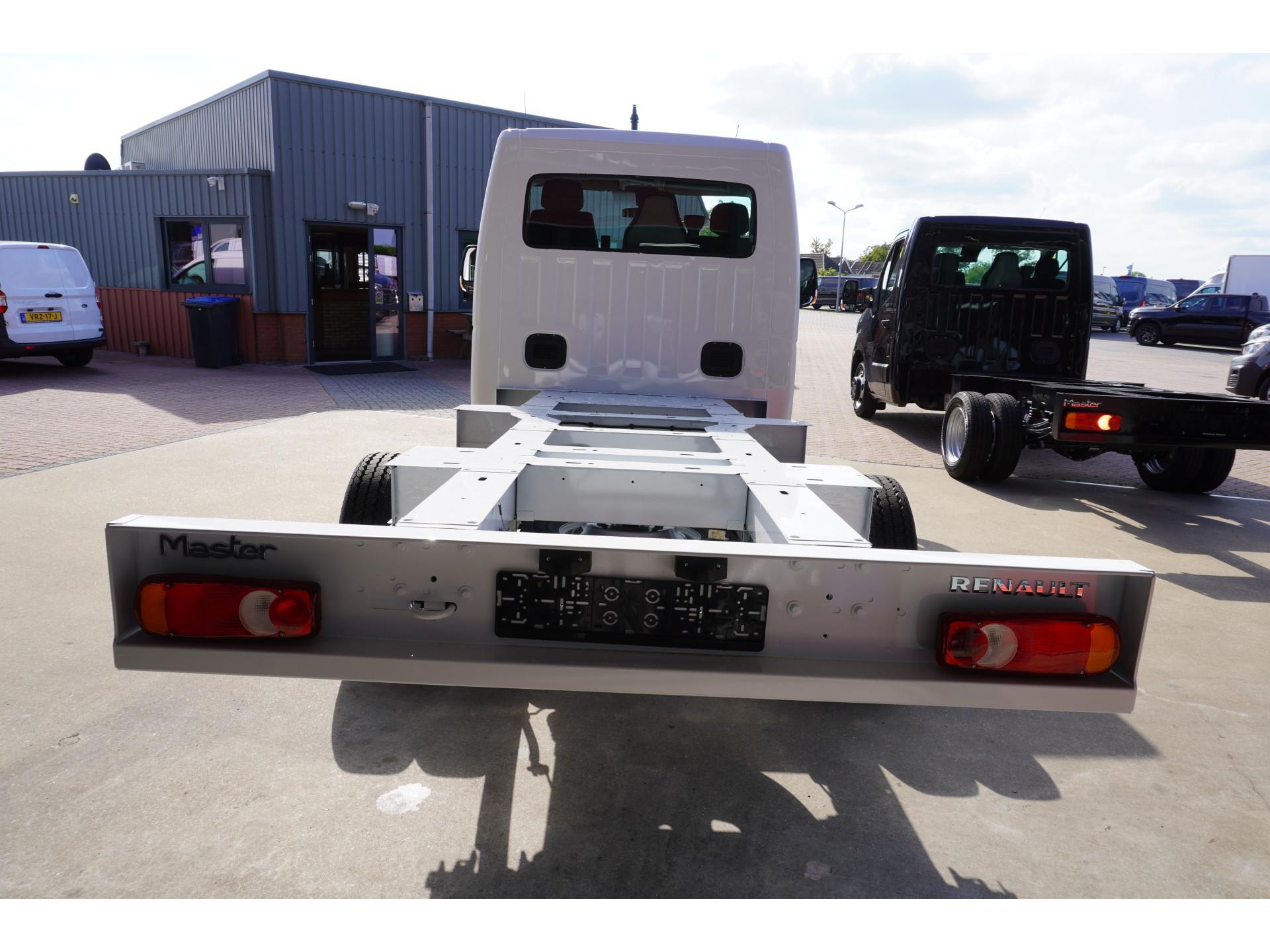 Foto 10 van Renault Master T35 2.3 dCi 165PK L3 Dubbel lucht Energy Chassis cabine