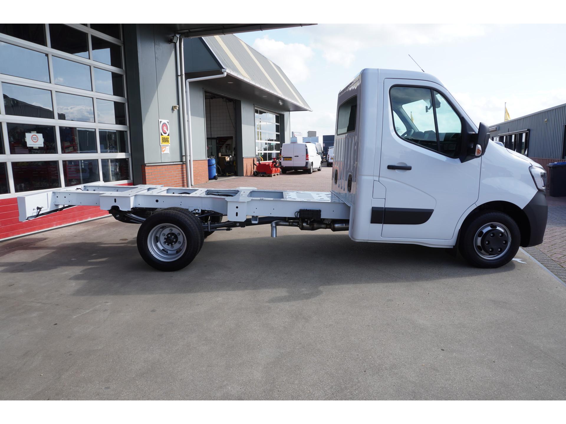 Foto 11 van Renault Master T35 2.3 dCi 165PK L3 Dubbel lucht Energy Chassis cabine