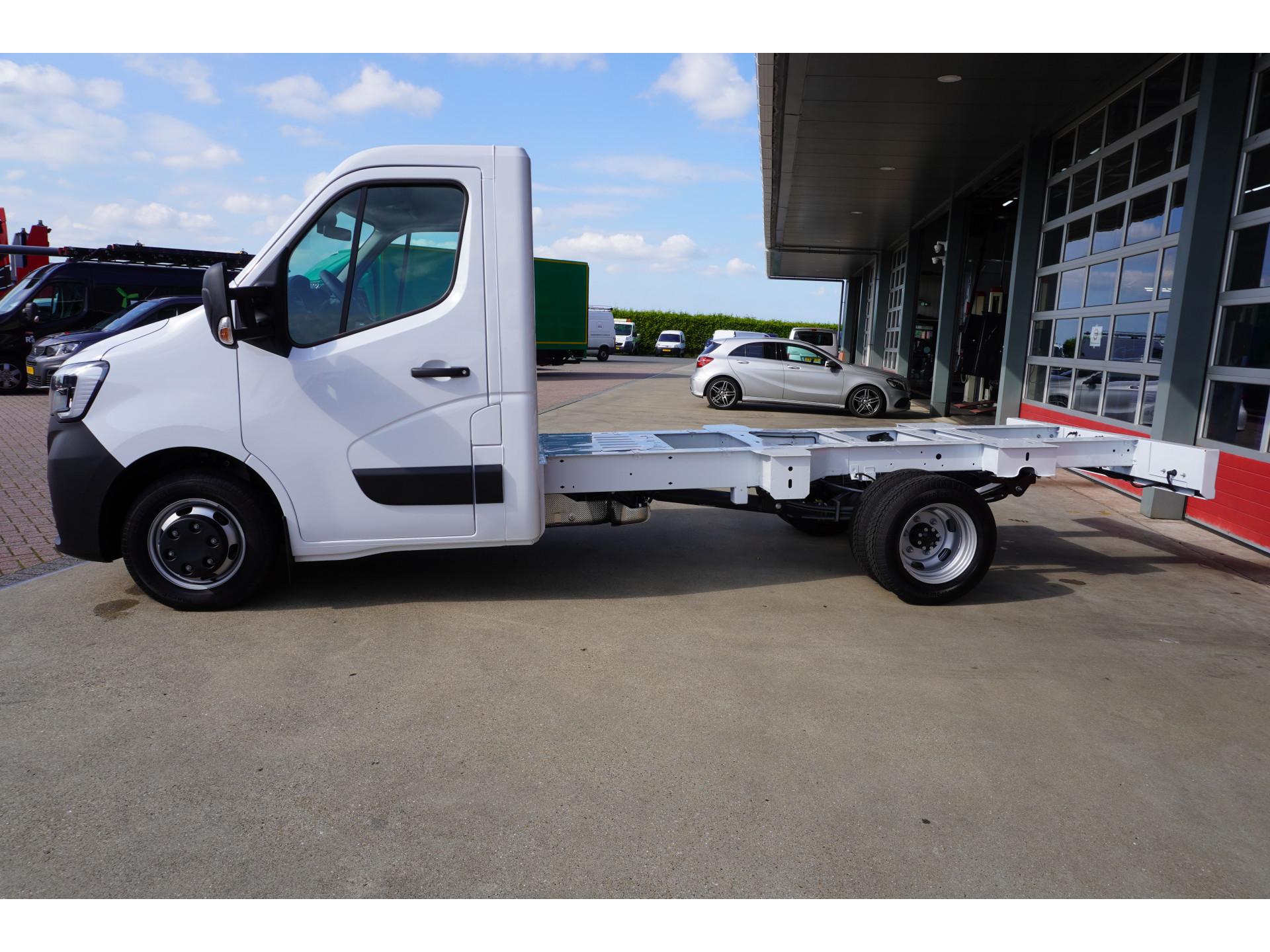 Foto 13 van Renault Master T35 2.3 dCi 165PK L3 Dubbel lucht Energy Chassis cabine